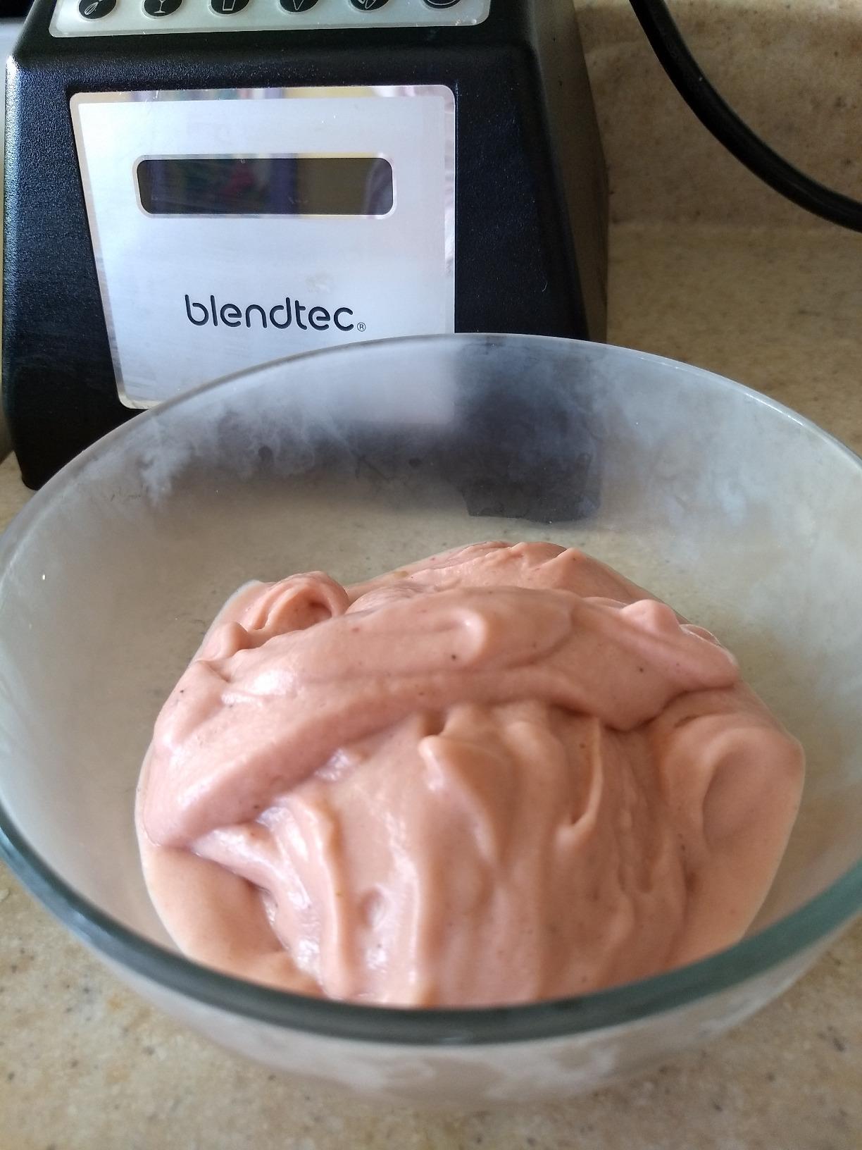 Blendtec Total Blender Classic (Black) & 75oz FourSide Jar, 10 Speeds with Pulse, Six Preprogrammed Cycles customer photo 2