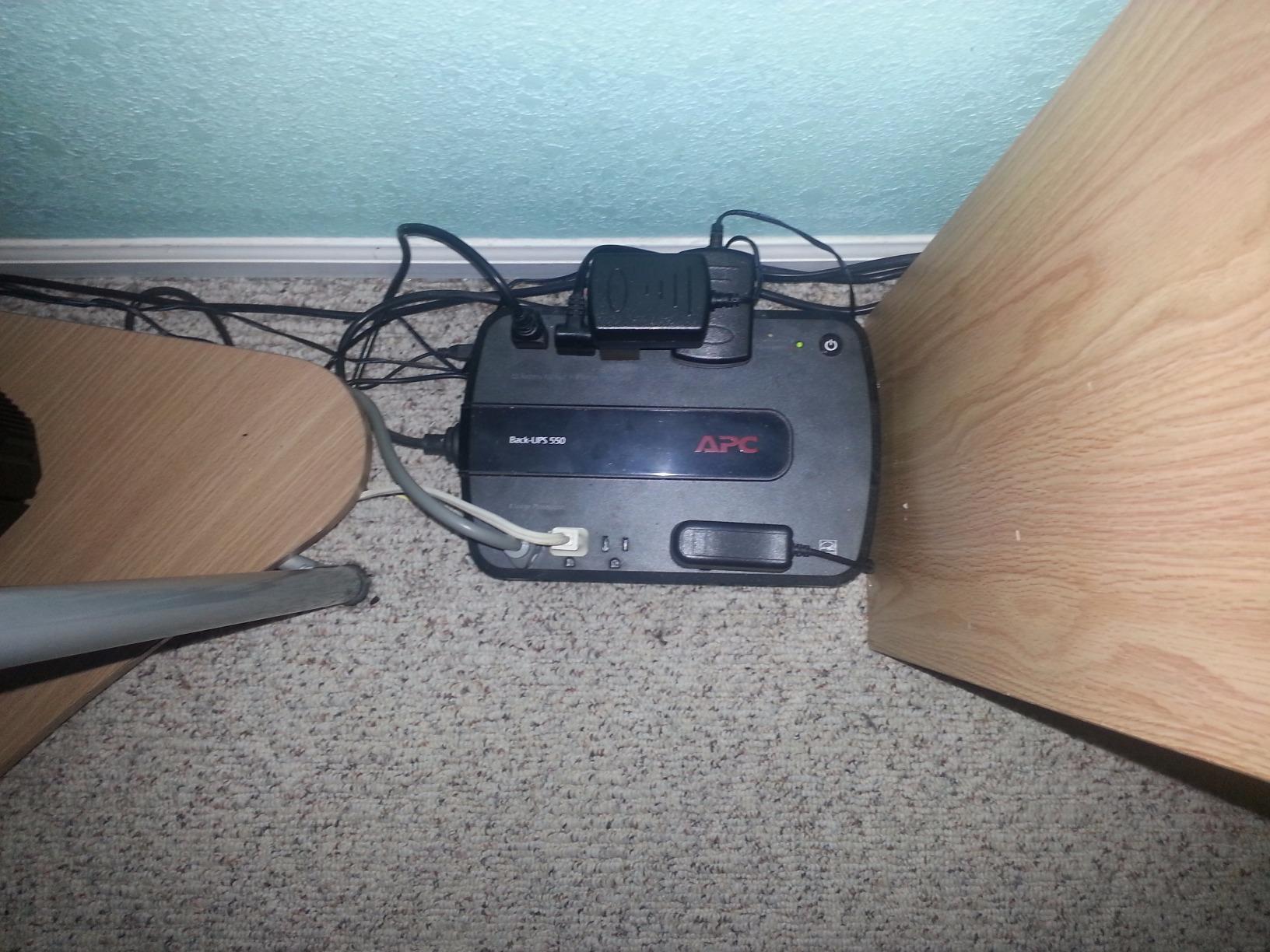 APC UPS 550VA/330W Backup Battery Power Supply for PC, Electronics, BE550G customer photo 1