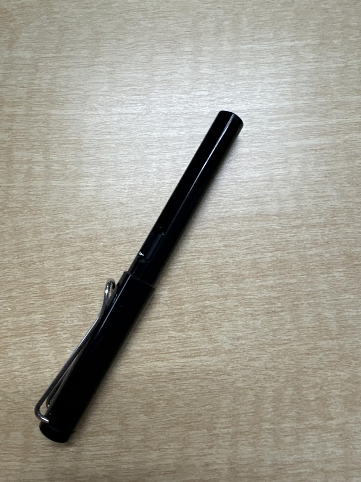 LAMY safari black - Fountain Pen with ergonomic grip & polished steel nib in size M - ideal for any Writing & Calligraphy - including LAMY T 10 blue cartridge - Right-Handed customer photo 1