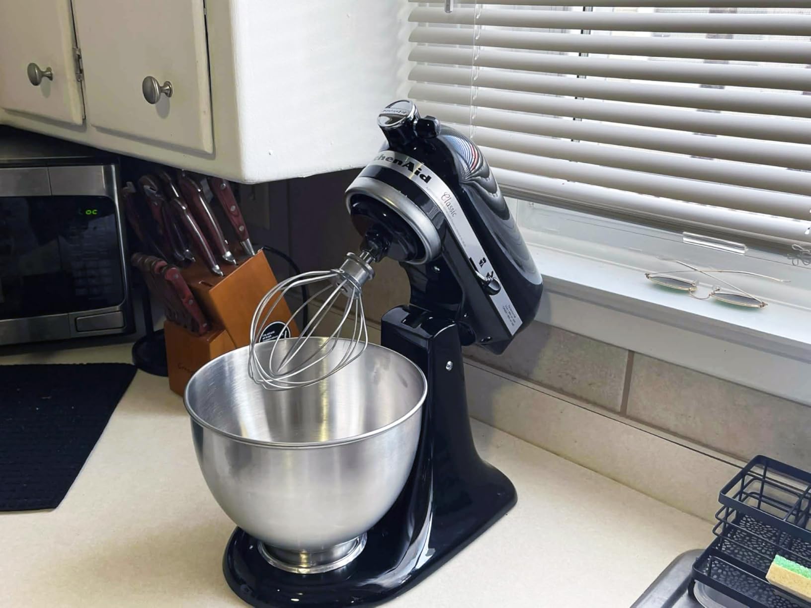 KitchenAid Classic Series 4.5 Quart Tilt-Head Stand Mixer K45SS, Onyx Black | 10 Speeds, Durable Metal construction, 59 Touchpoints for Thorough Mixing, Compatible with KitchenAid Attachments customer photo 1