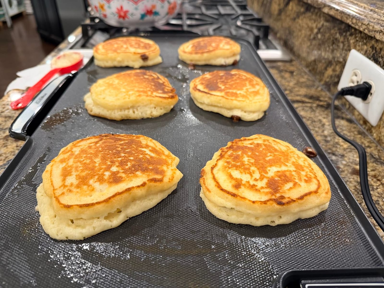 Presto 07061 22-Inch Electric Griddle with Removable Handles, Extra-Large Nonstick Ceramic Surface, Black customer photo 1
