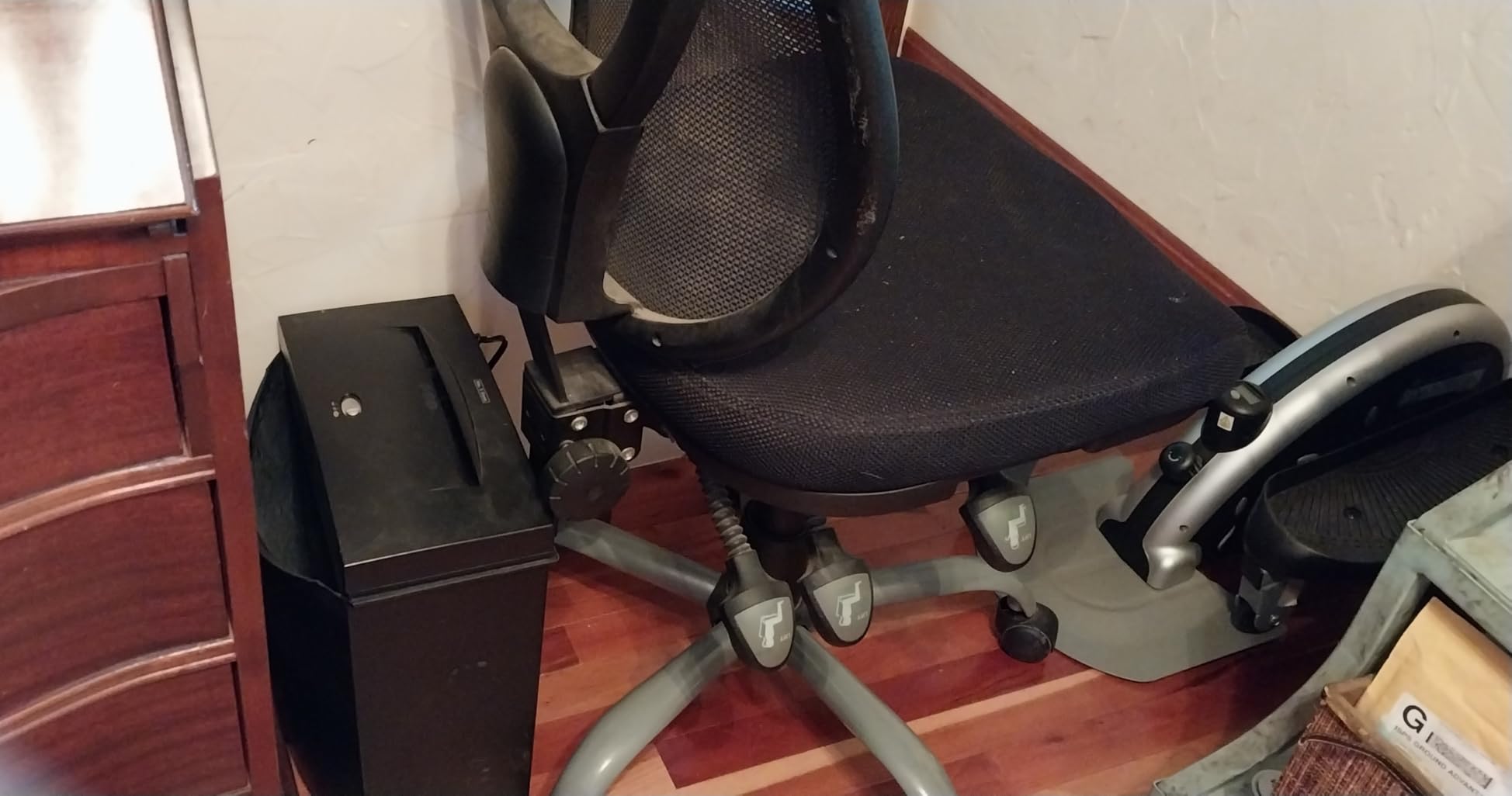 Stamina Inmotion Compact Strider Foot Exercise Machine - Under Desk Elliptical - Standing or Seated Elliptical Fitness Equipment customer photo 1