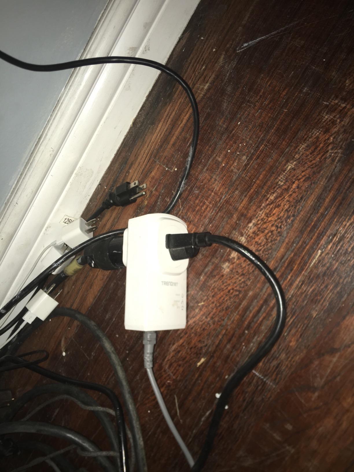 TRENDnet Powerline 500 AV Nano Adapter Kit with Built-in Outlet, Power Outlet Pass-Through, Includes 2 x TPL-407E Adapters, Plug & Play, Ideal for Smart TVs, Gaming, White, TPL-407E2K customer photo 1