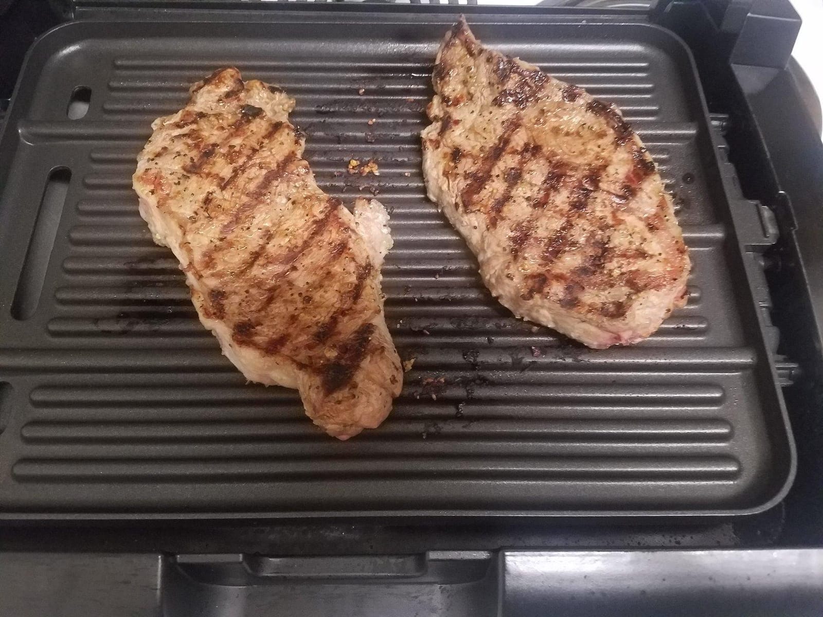 Secura Smokeless Indoor Grill 1800-Watt Electric Griddle with Reversible 2 in 1 Grill and Griddle Plates, Glass Lid, Extra Large Drip Tray customer photo 2