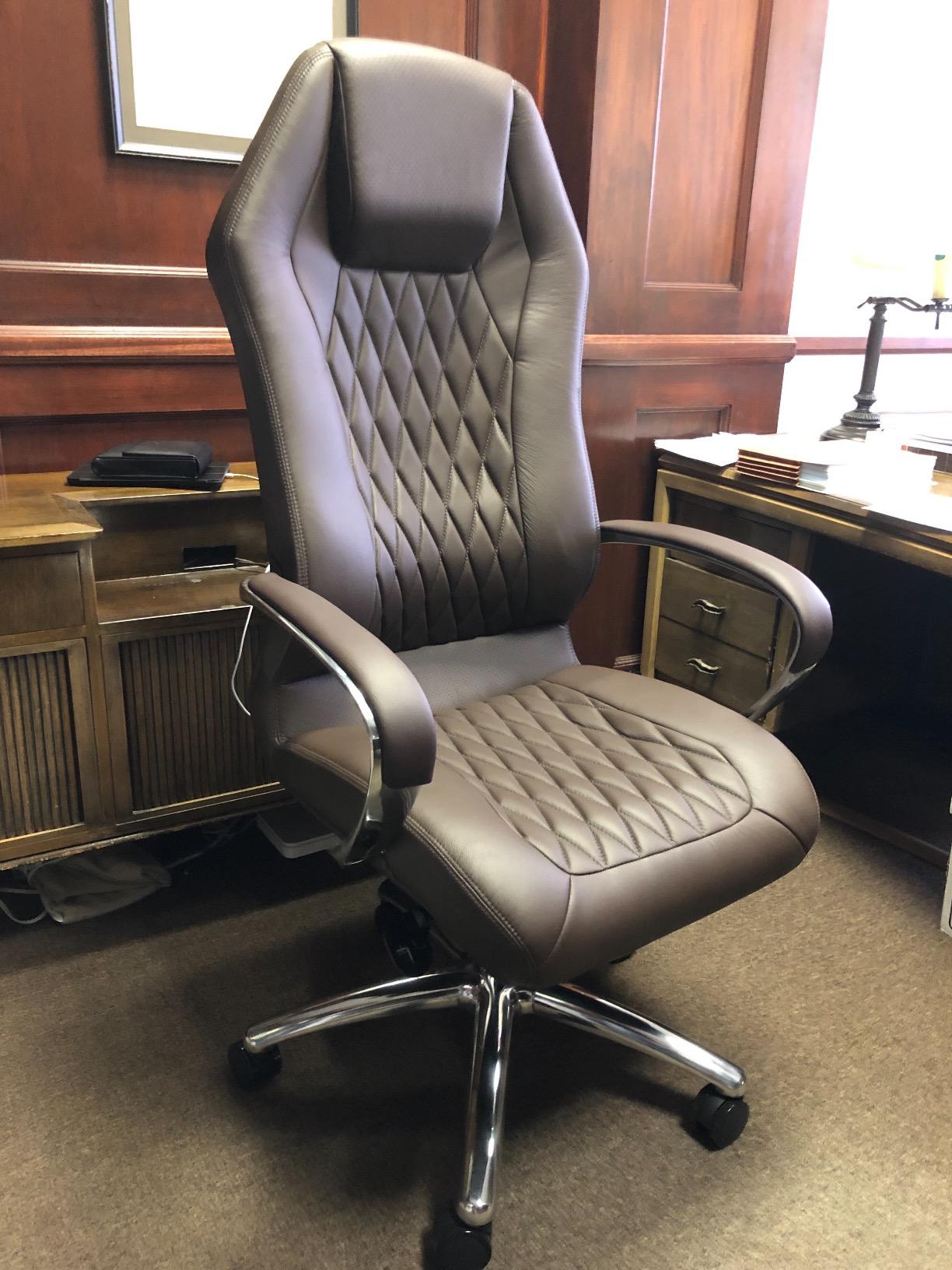 ZURI Furniture Modern Ergonomic Sterling Genuine Leather Executive Chair with Aluminum Base - Black customer photo 2