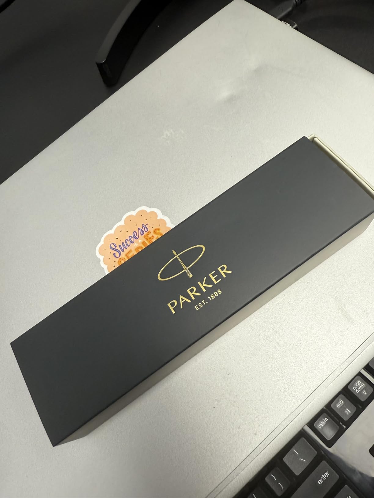 Parker Jotter Ballballpoint Pen, Stainless Steel with Golden Trim, Medium Point, Blue Ink, Gift Box customer photo 2