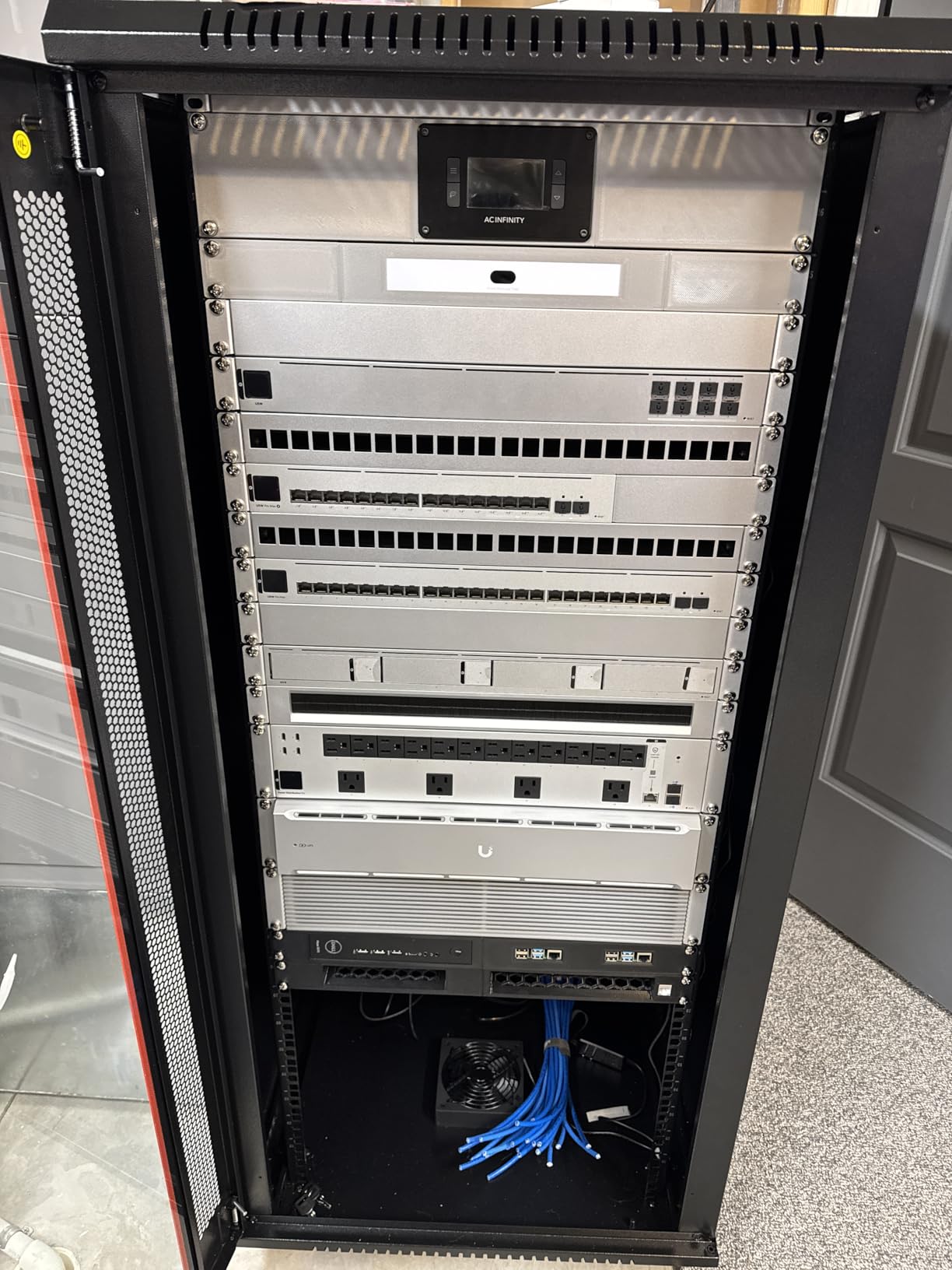 18U Wall Mount Server Rack Cabinet 24