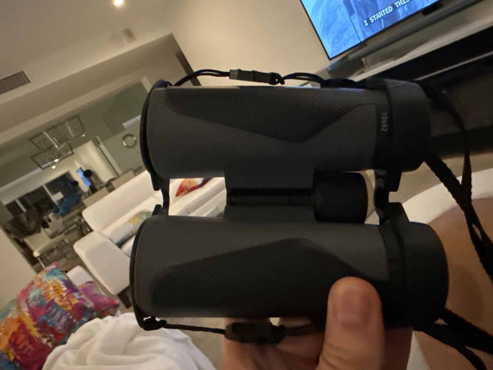 ZEISS Terra ED Binoculars 10x42 Compact, Waterproof and Fast Focusing, Grey | Coated Glass for Optimal Clarity in All Weather Conditions for Bird Watching, Hunting, Travel and Sightseeing customer photo 2
