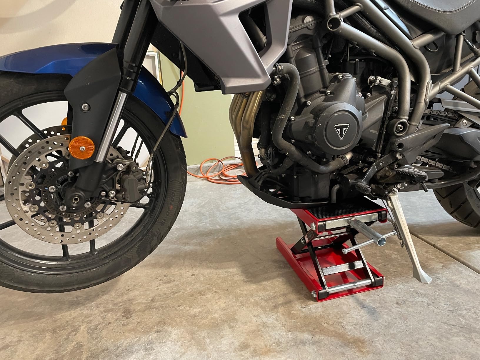 VIVOHOME 1100 LBS Motorcycle Lift Scissor Jack, Wide Deck Hoist Stand, Red customer photo 2