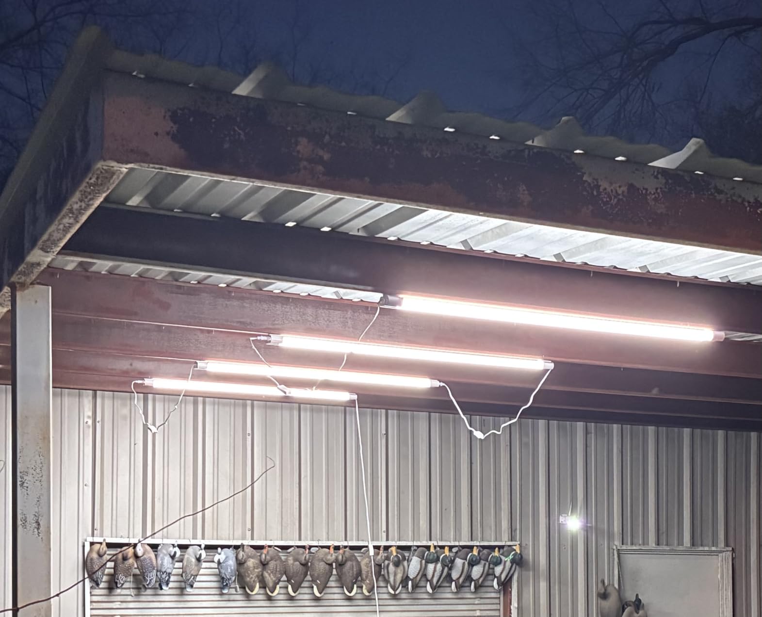 hykolity 4FT LED Shop Light, 42W [250W Equivalent],4400LM,5000K Daylight | Utility Linkable Shop Light Fixture,Hanging or Surface Mount, with Power Cord,Shop Lights for Workshop,ETL,White,4 Pack customer photo 1