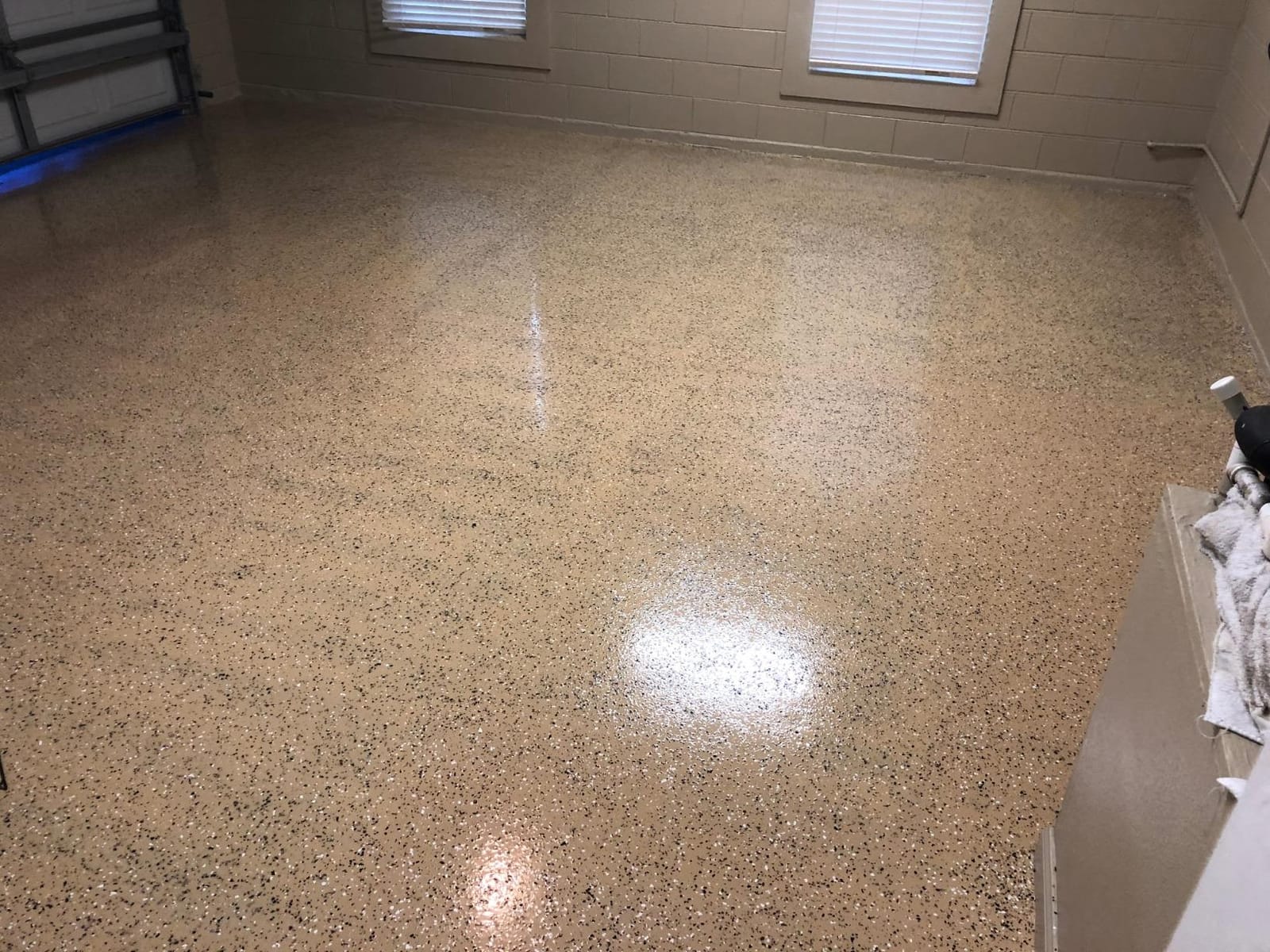 Rust-Oleum RockSolid Polycuramine High Gloss Gray Garage Floor Coating, 2.5 Car Kit, Covers 500 Sq Ft customer photo 2