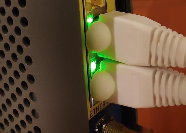MB8600 DOCSIS 3.1 Cable Modem - Approved for Comcast Xfinity, Cox, and Charter Spectrum, Supports Cable Plans up to 1000 Mbps | 1 Gbps Ethernet Port customer photo 1