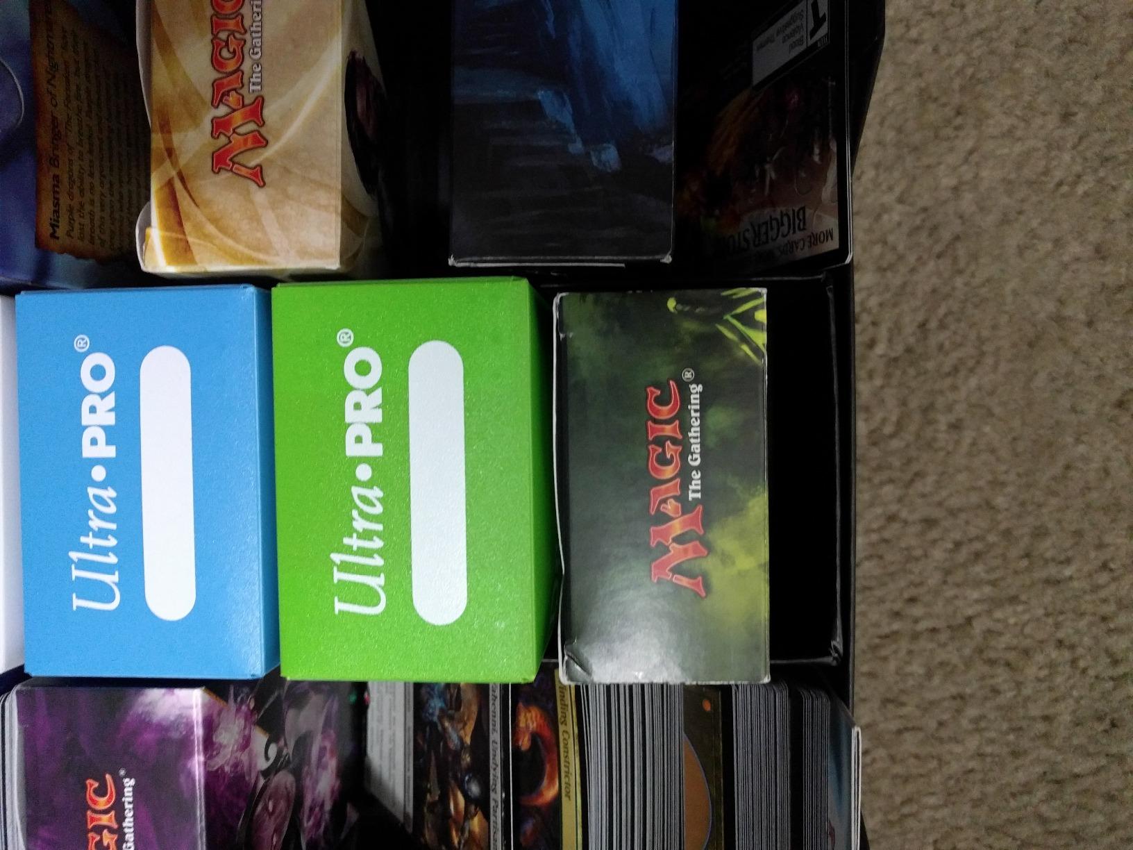 Ultra Pro Multicolor Deck Box for Trading Cards, MTG & Pokemon, 5 Pack | Archival-Safe Polypropylene Material, Holds Up To 80 Sleeved Cards, Self-Locking Lid, Compact Deck Organization customer photo 2