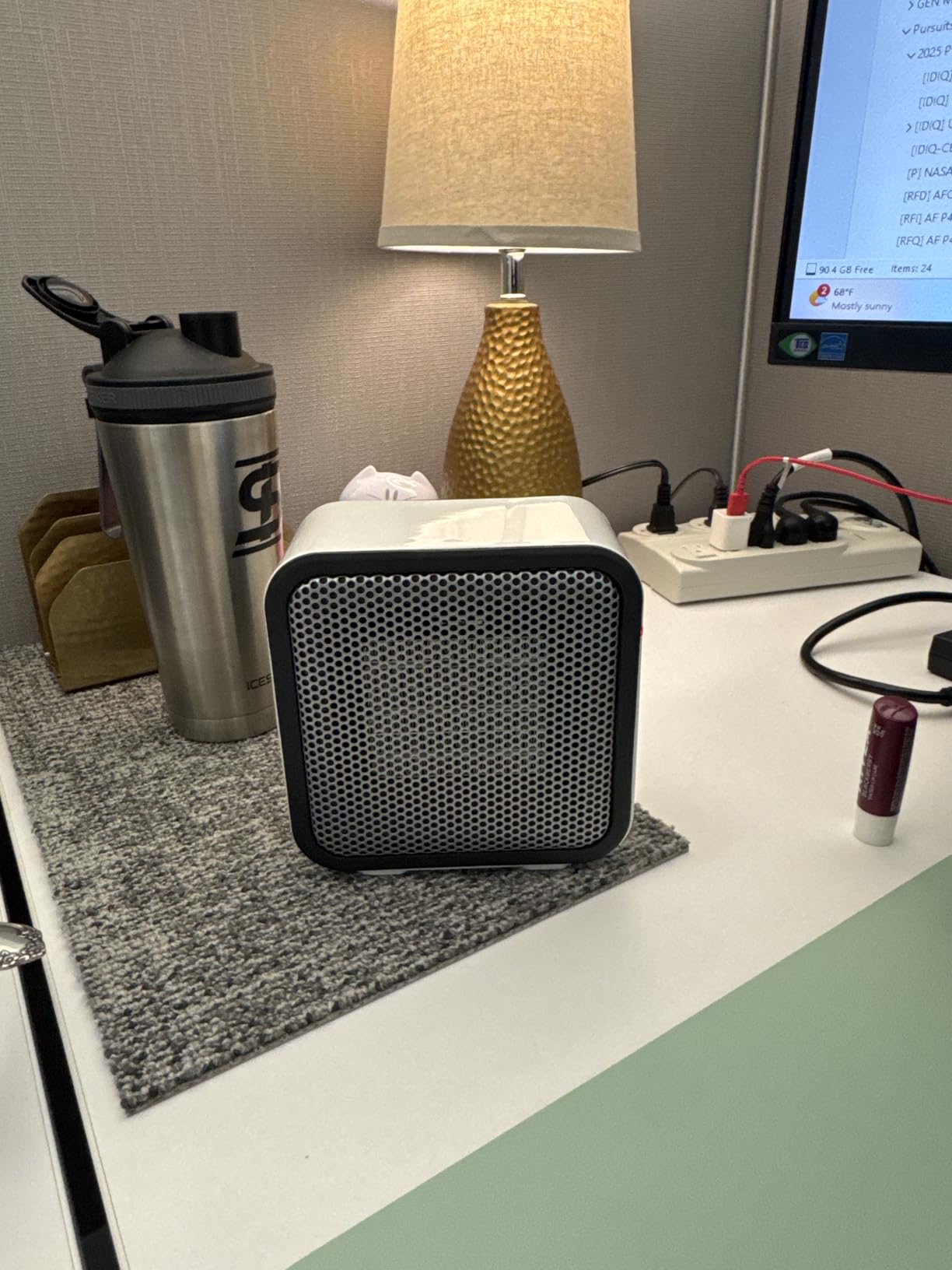 Amazon Basics Ceramic Space Heater, Portable Mini Heater for Office Desk, 500W, With Tip-Over Protection, Lightweight 1.4 lbs, White customer photo 2