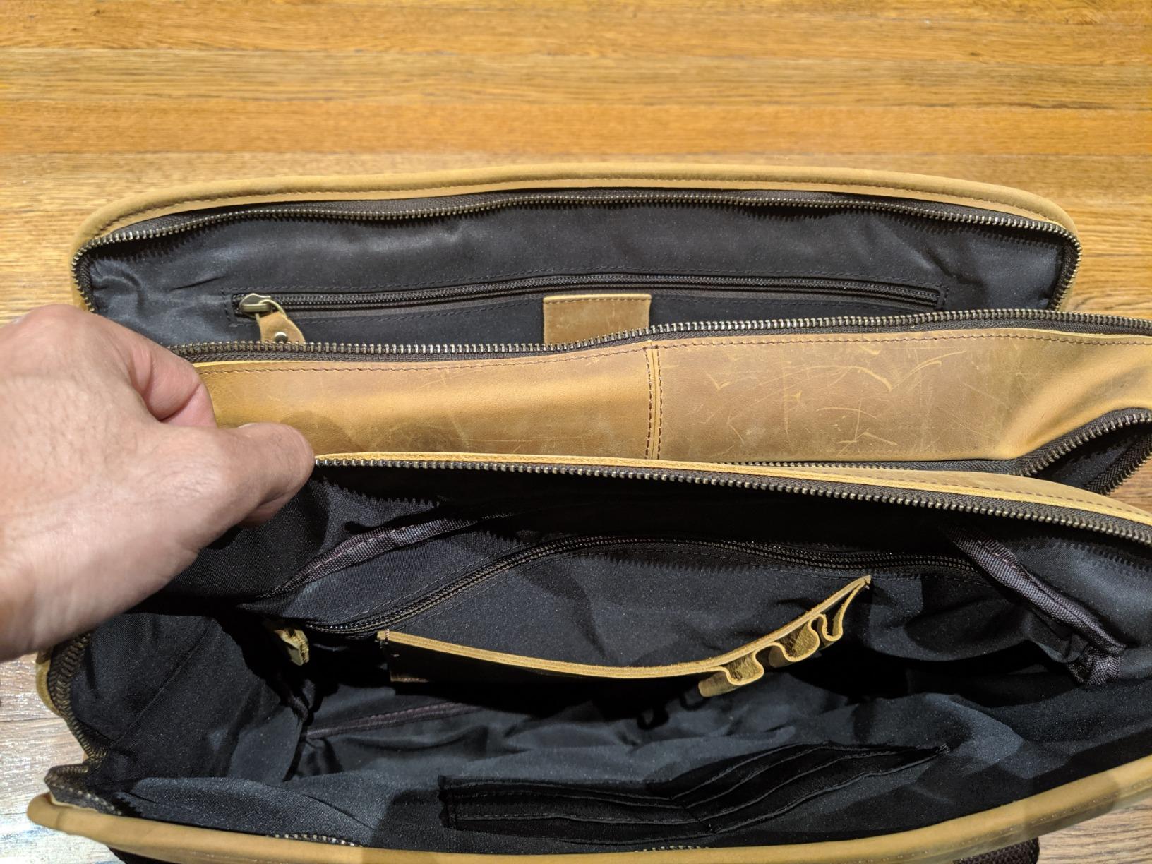 Polare Modern Messenger Bag with Retro Feel 17