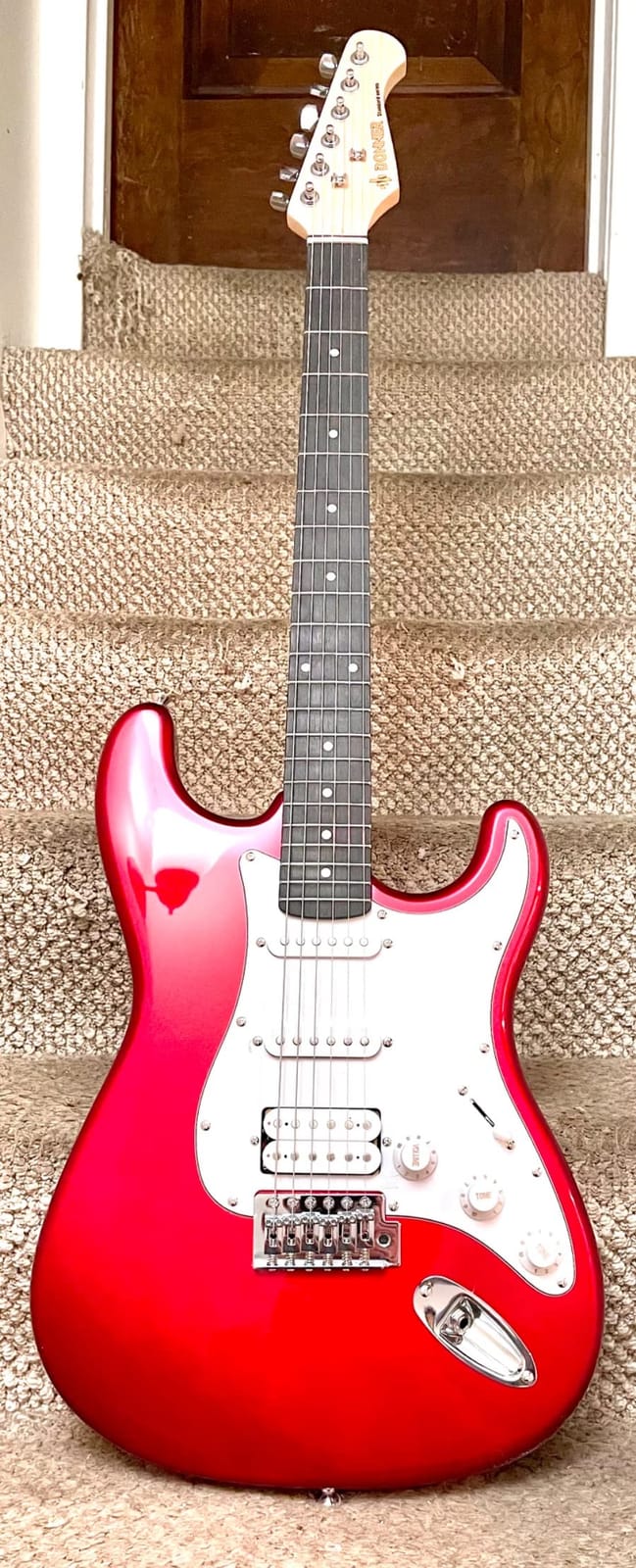 Donner DST-100S 39 Inch Full Size Electric Guitar Kit | Solid Body Sunburst, Beginner Starter, with Amplifier, Bag, Capo, Strap, String, Tuner, Cable, Picks customer photo 2