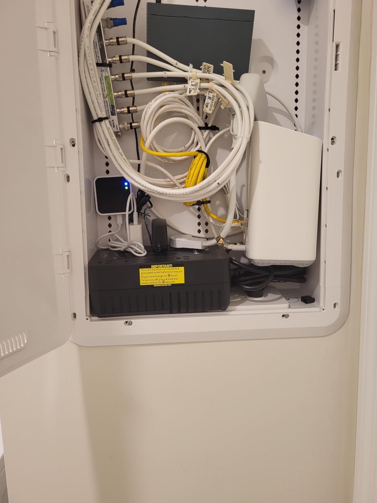 CyberPower ST425 Standby UPS Battery Backup and Surge Protector, 425VA/260W customer photo 1