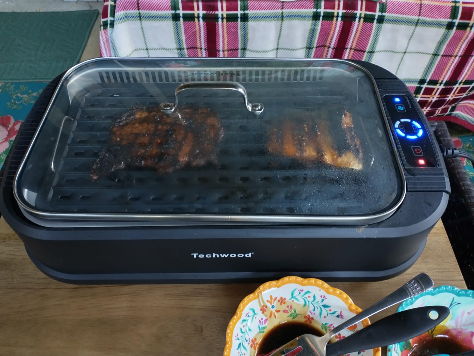 Indoor Smokeless Grill, Techwood 1500W Electric Indoor Grill with Tempered Glass Lid, Portable Non-stick BBQ Korean, Turbo Smoke Extractor Technology customer photo 2