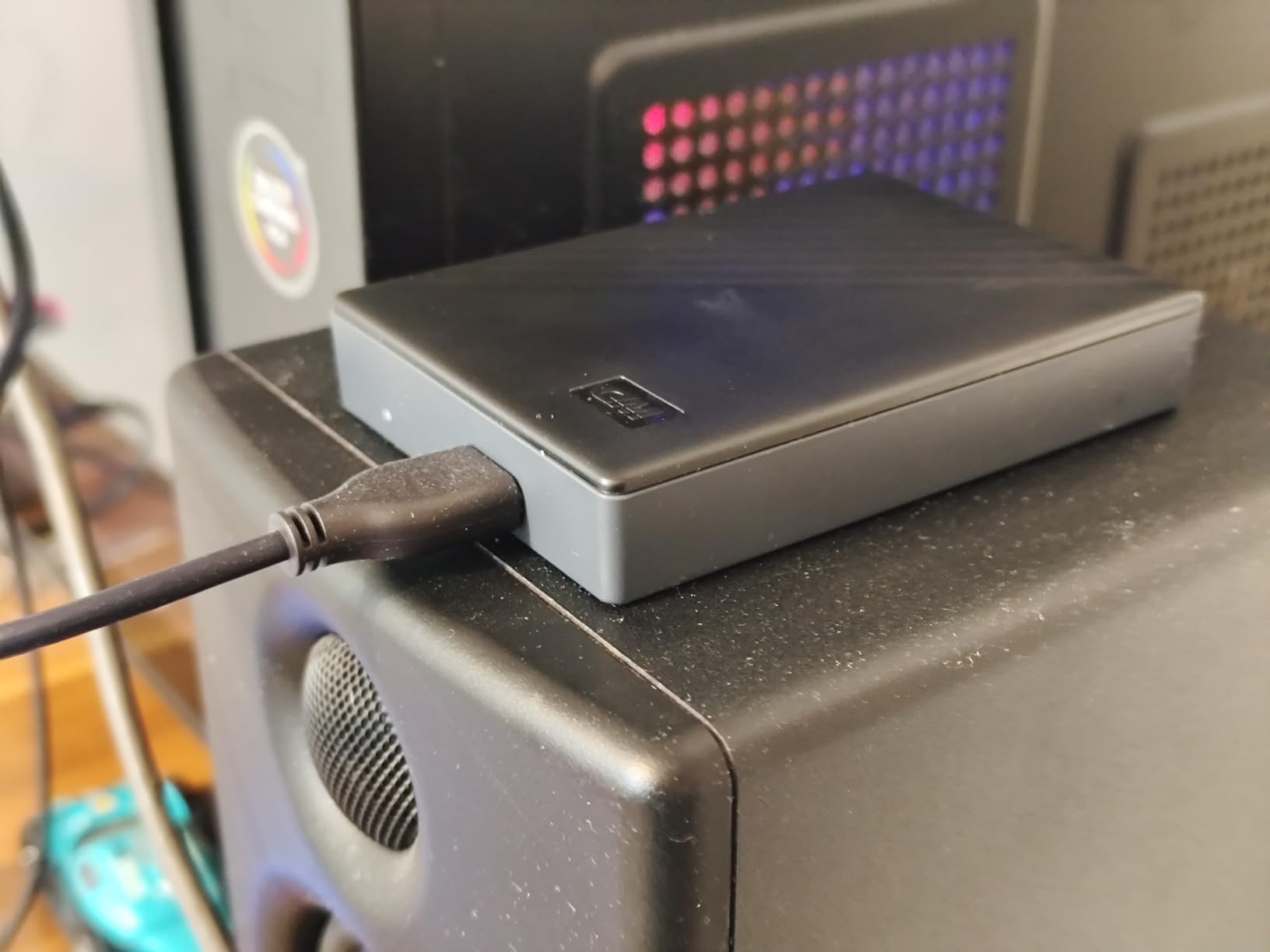 WD 4TB My Passport, Portable External Hard Drive, Black, backup software with defense against ransomware, and password protection, USB 3.1/USB 3.0 compatible - WDBPKJ0040BBK-WESN customer photo 1