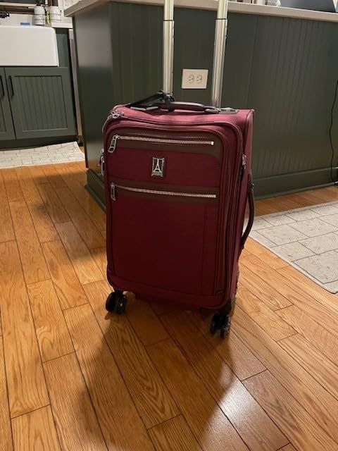 Travelpro Platinum Elite Softside Expandable Carry on Luggage, 8 Wheel Spinner Suitcase, USB Port, Suiter, Men and Women, True Navy Blue, Carry On 21-Inch customer photo 2