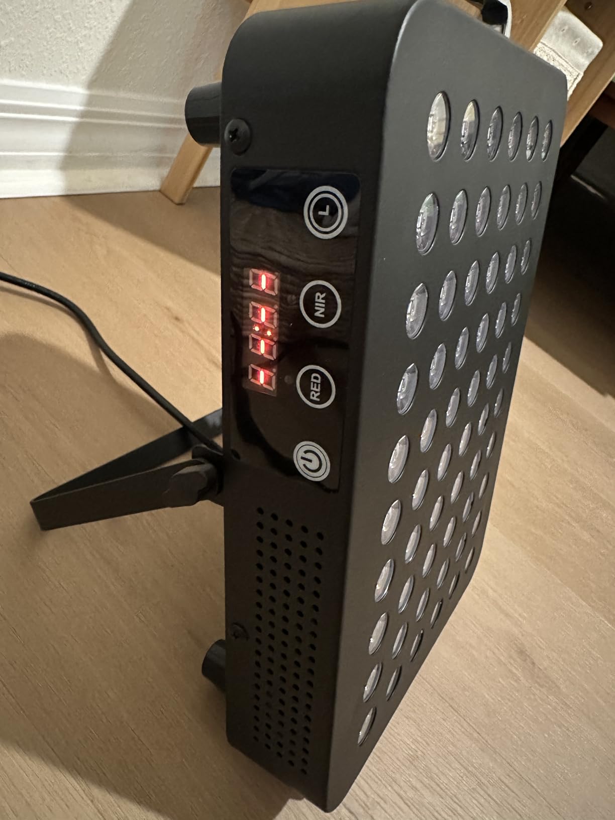 BestQool Red Light Therapy Panel, 660nm Red & 850nm Infrared Light, 105W | Elite-Grade Dual Chip Infrared Therapy, 3 Modes Red Light Therapy for Face and Body, Adjustable Stand for Home Use, 60 LEDs customer photo 2