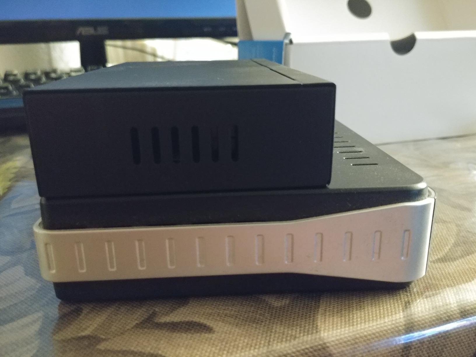 GS108 8 Port Gigabit Unmanaged Ethernet Network Switch, Ethernet Splitter Plug & Play Fanless Metal Design Shielded Ports Traffic Optimization customer photo 2