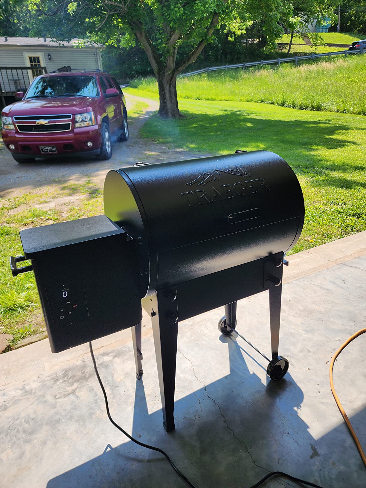 Traeger Tailgater Portable Wood Pellet Grill & Smoker, 300 Sq In | Foldable legs, 6-in-1 versatility, 300 sq in - wood-fired flavor for tailgating, camping & outdoor BBQ customer photo 1