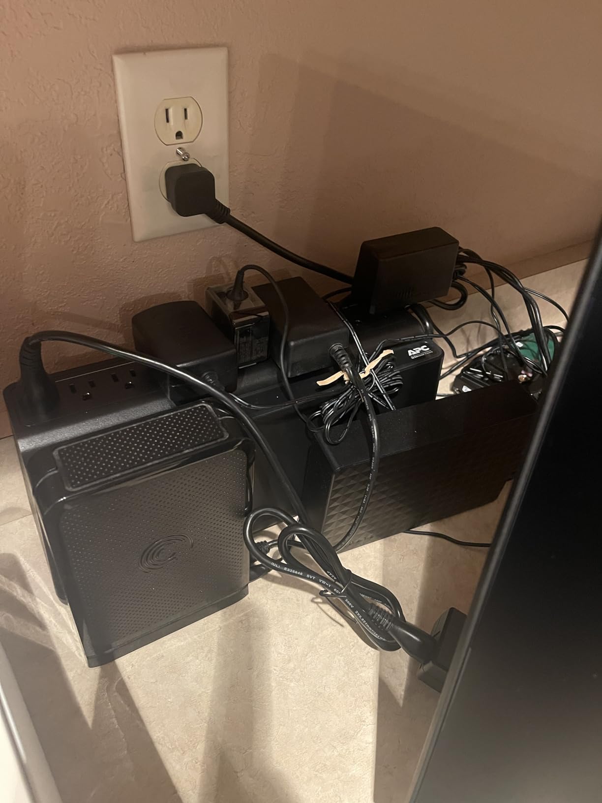 APC UPS 850VA/450W UPS Battery Backup & Surge Protector for PC, Router, NAS, BE850G2 customer photo 1
