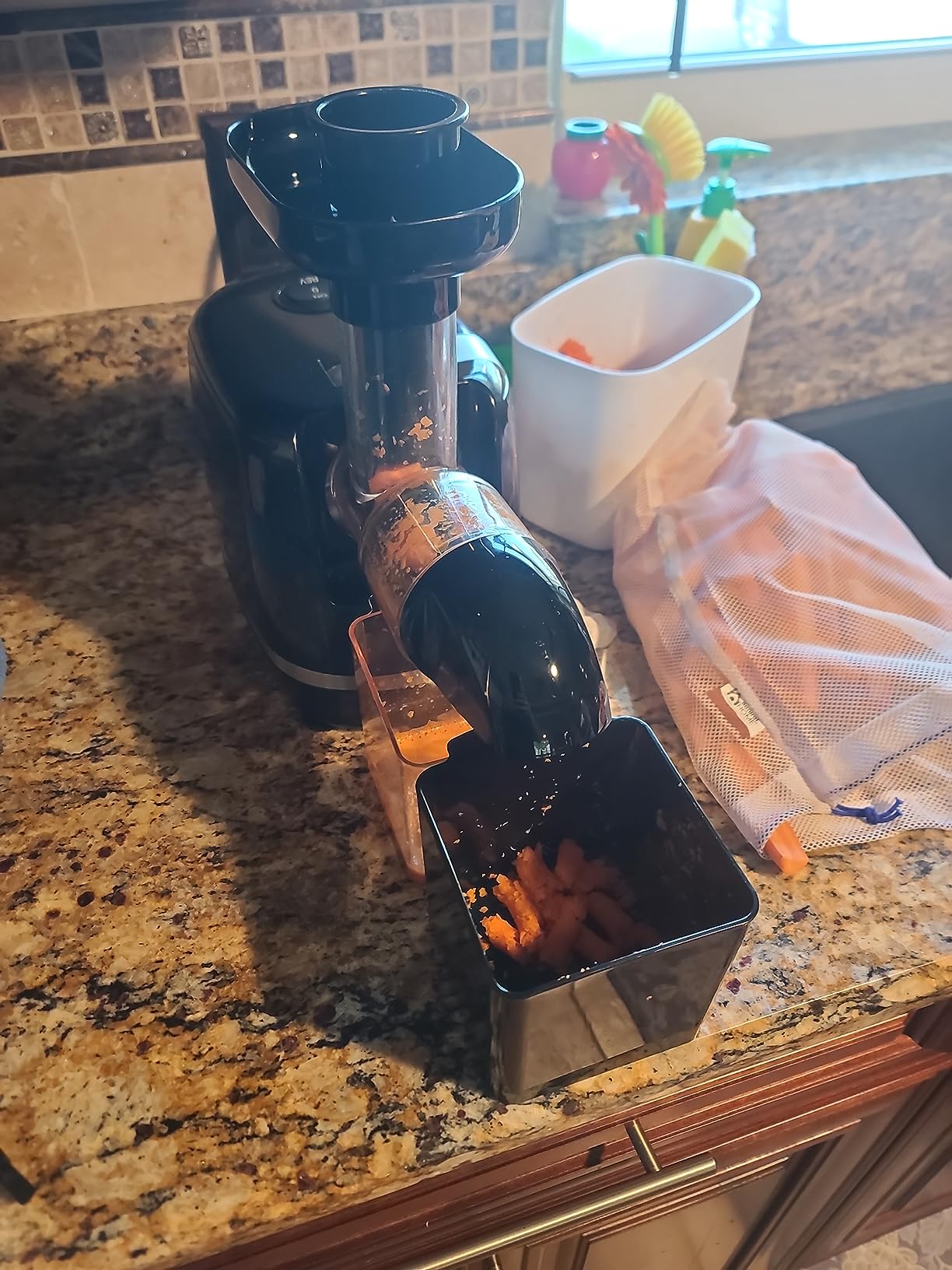 Omega H3000D Cold Press Juicer Machine, Vegetable and Fruit Juice Extractor, Triple-Stage Slow Masticating Juicer, 150 W, Black | Horizontal Cold-Press Masticating Juicer, 150W Motor, 90-110 Rpm, 3-Stage Auger, Dishwasher-Safe Removable Parts customer photo 1