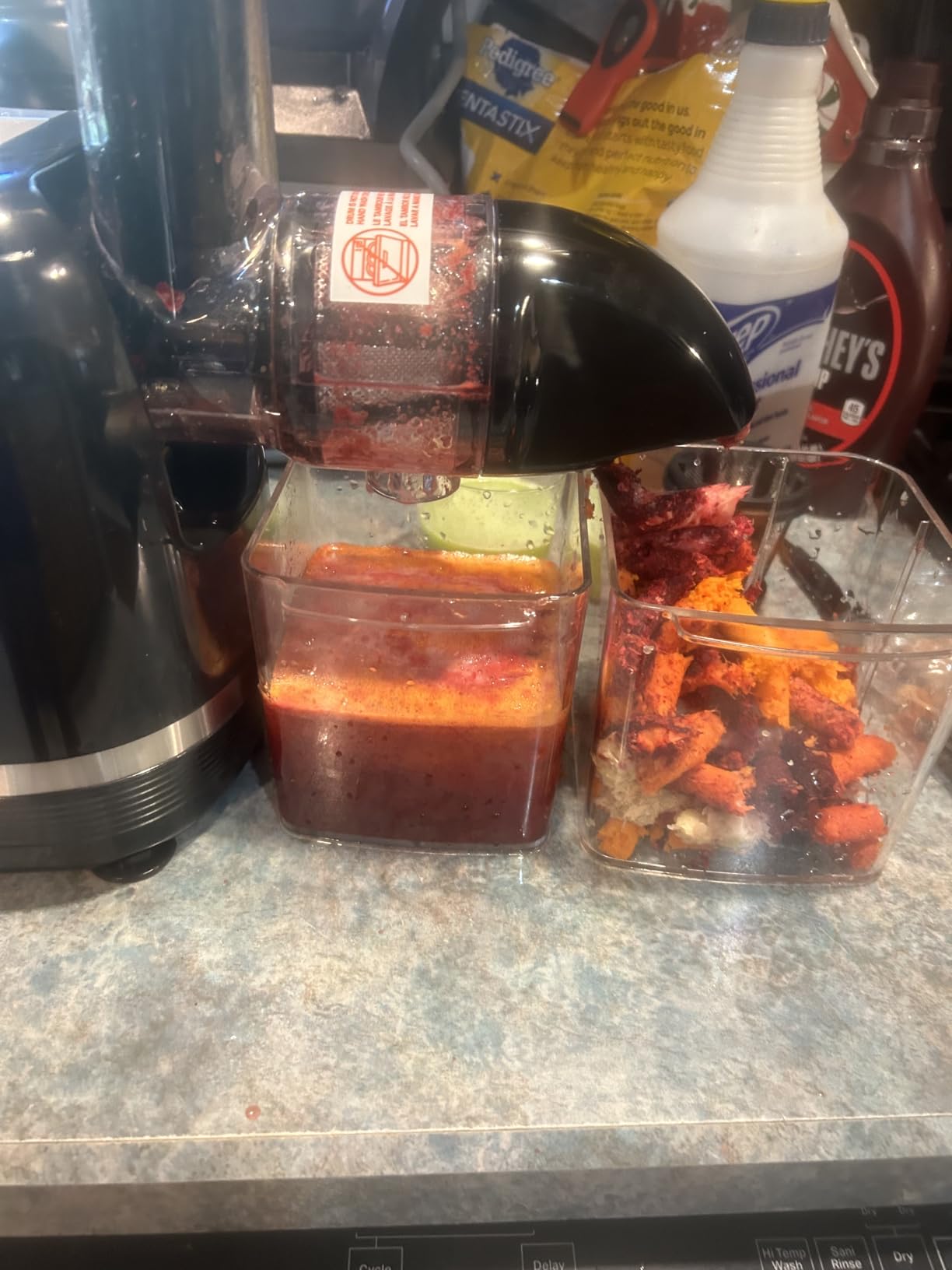 Omega H3000D Cold Press Juicer Machine, Vegetable and Fruit Juice Extractor, Triple-Stage Slow Masticating Juicer, 150 W, Black | Horizontal Cold-Press Masticating Juicer, 150W Motor, 90-110 Rpm, 3-Stage Auger, Dishwasher-Safe Removable Parts customer photo 2
