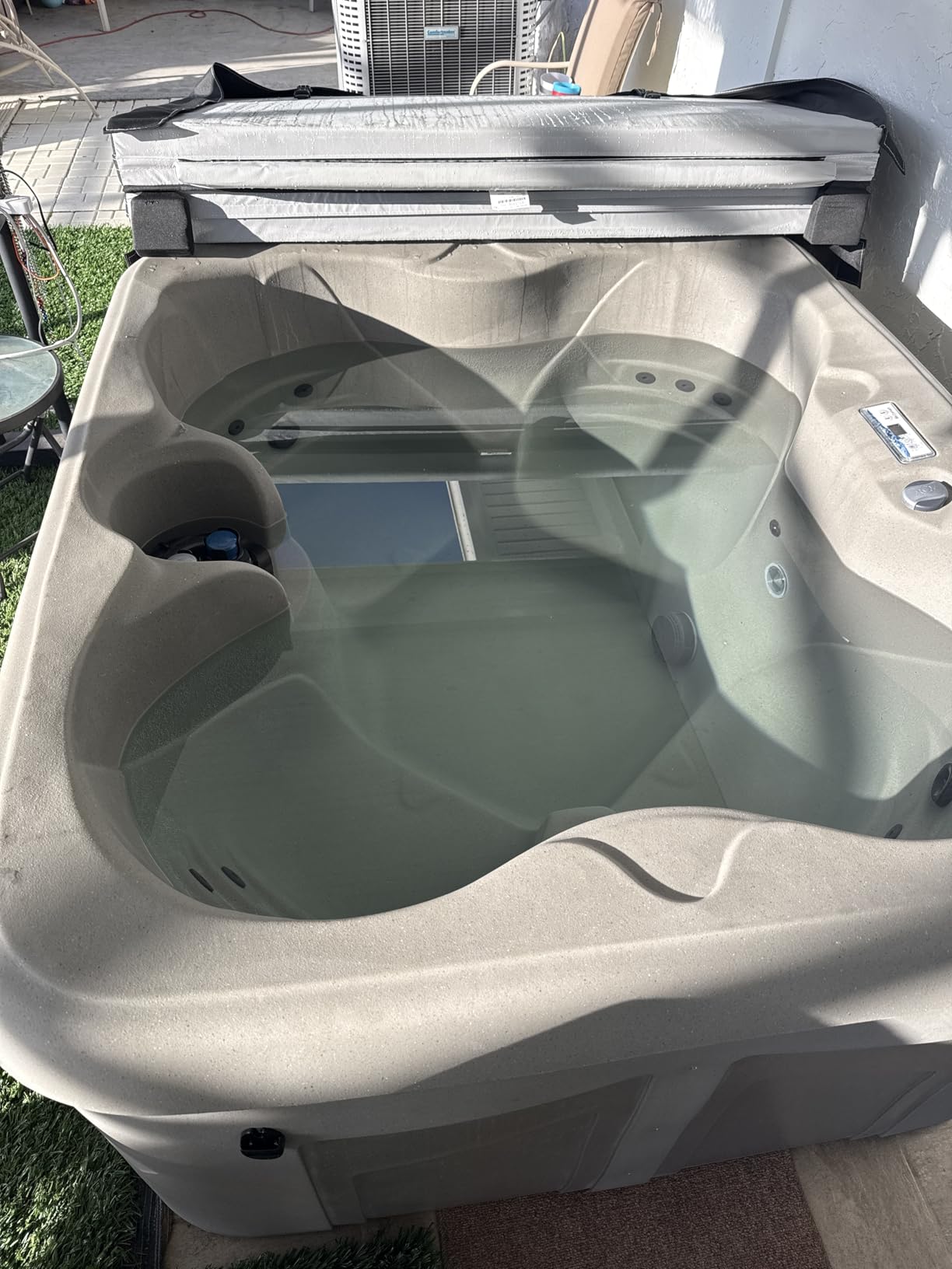 Lifesmart 4-Person Plug & Play 13-Jet Hot Tub Spa and Thermal Cover, Taupe | Square Outdoor Spa with 1.0 HP Pump, Cover and LED Light customer photo 1