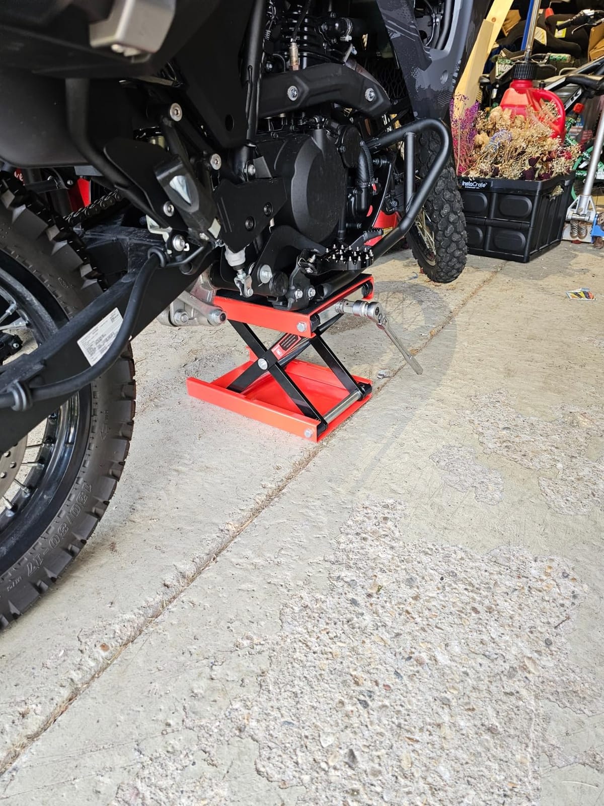 Motorcycle Lift Scissor Jack, 1200 LB Capacity Wide Deck Hoist Stand Maintenance Bikes ATVs Garage Repair Center Stand Lift Jack, Red customer photo 1
