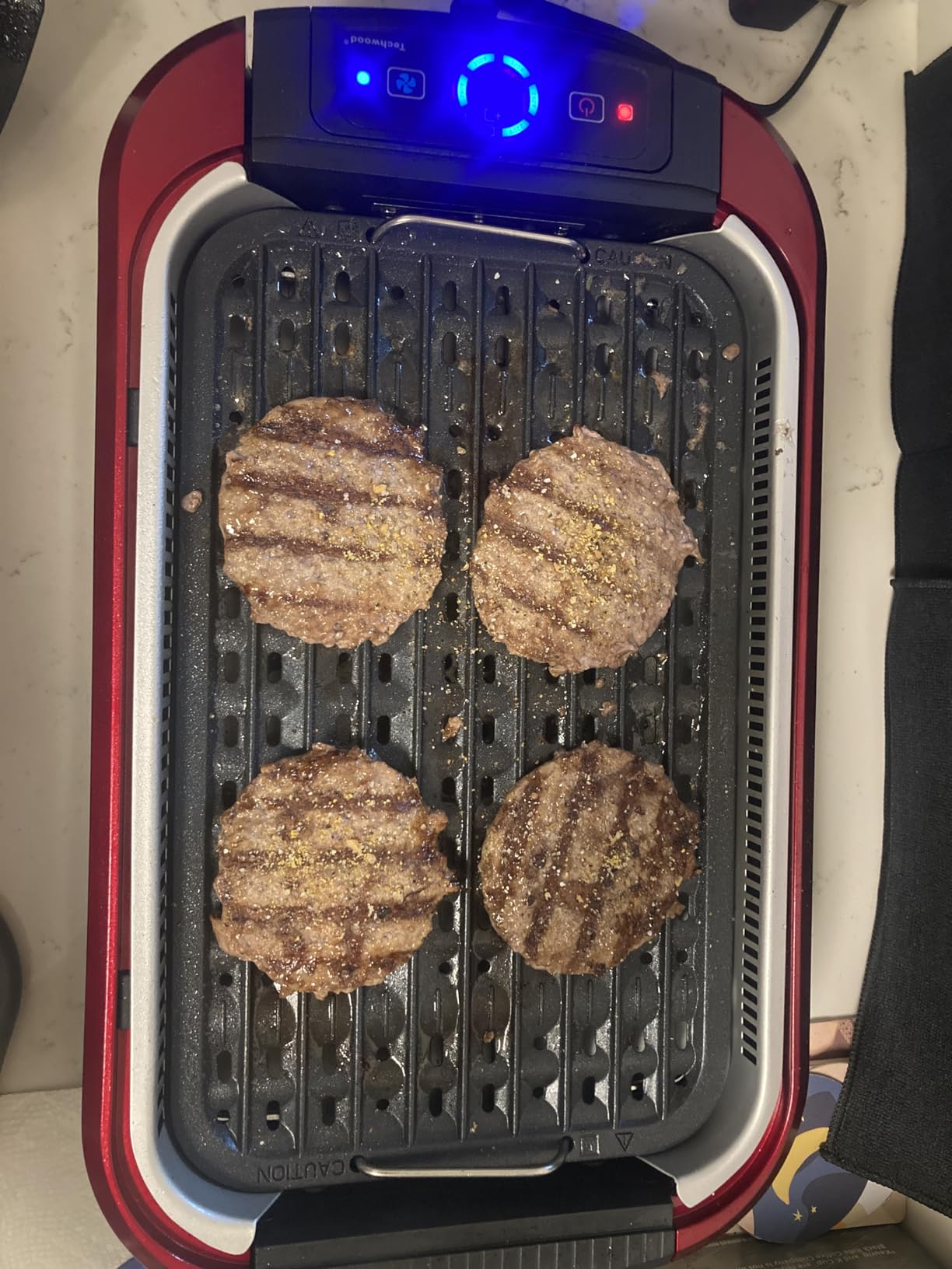 Indoor Grill, Techwood 1500W Smokeless Electric Grill with Tempered Glass Lid, Compact & Portable Non-Stick BBQ Grill with 6-Level Control customer photo 1