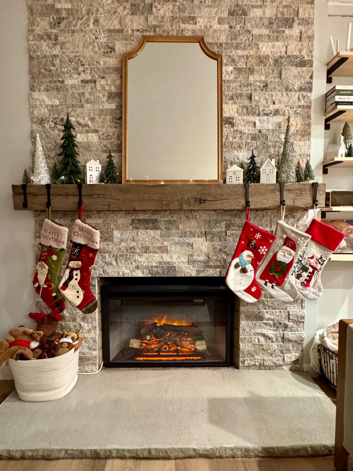 RICHFLAME 33 Inches, Edward Electric Fireplace Insert with Fire Crackling Sound, Weathered Concrete Interior, Remote Control, 750/1500W, Black customer photo 1
