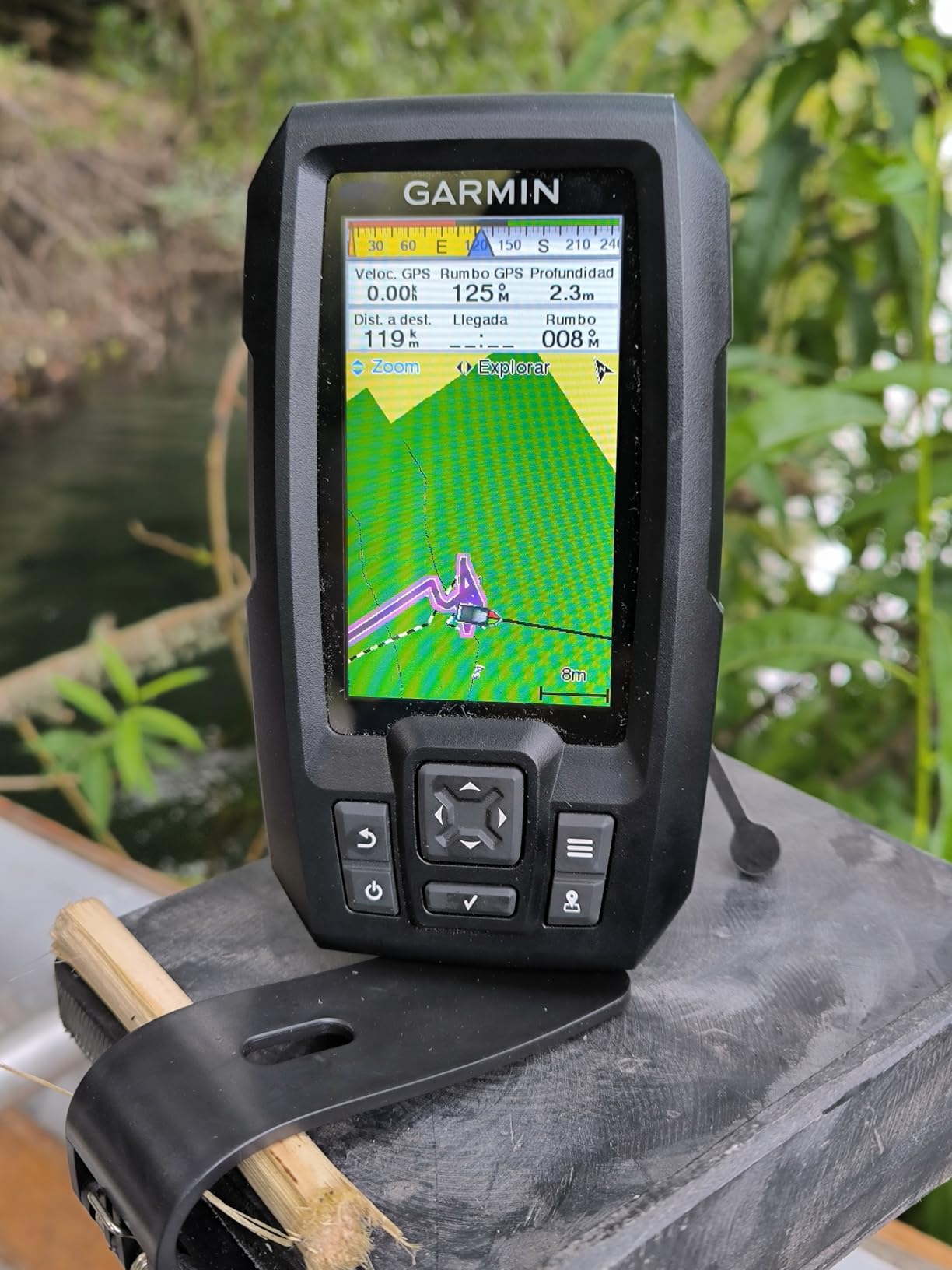 Garmin Striker Vivid 4cv Fishfinder with Transducer - 4-inch LCD Display customer photo 1