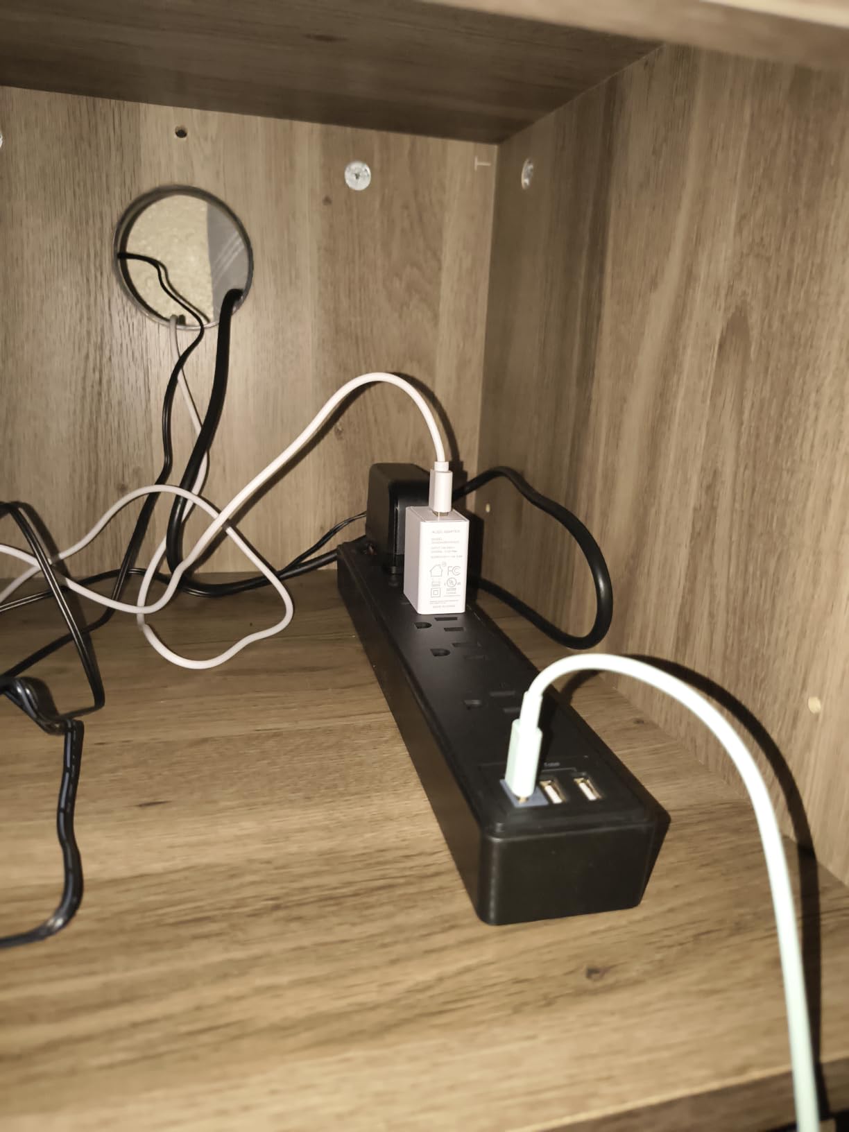 6Ft Power Strip Surge Protector - Yintar Extension Cord with 6 AC Outlets and 3 USB Ports for for Home, Office, Dorm Essentials, 1680 Joules, ETL Listed, (Black) customer photo 1