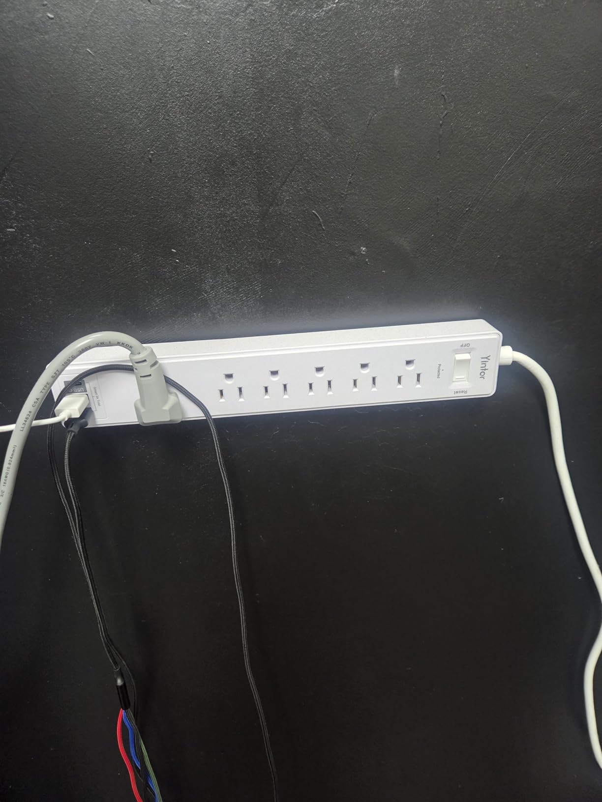 6Ft Power Strip Surge Protector - Yintar Extension Cord with 6 AC Outlets and 3 USB Ports for for Home, Office, Dorm Essentials, 1680 Joules, ETL Listed, (Black) customer photo 2