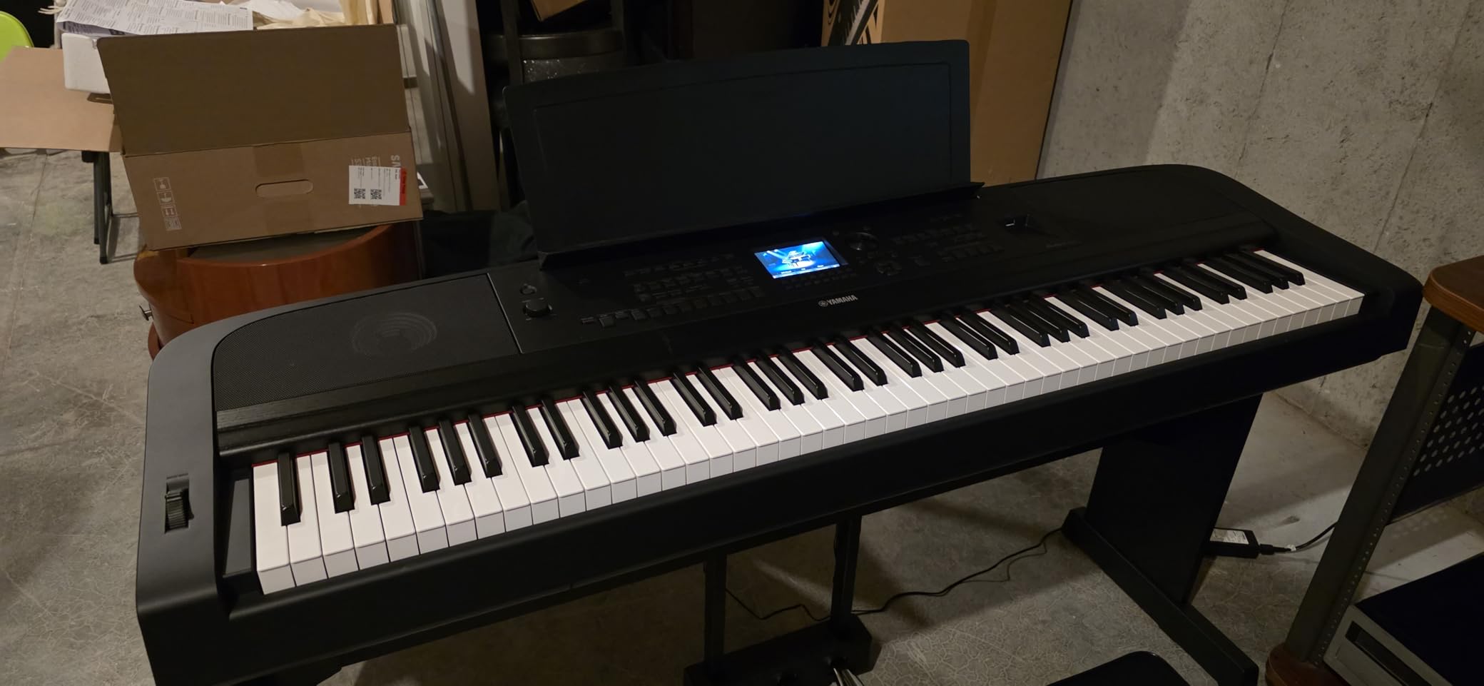 Yamaha DGX-670B 88-Key Weighted Digital Piano, Black with Sustain Foot Switch and Music Rest Included customer photo 1