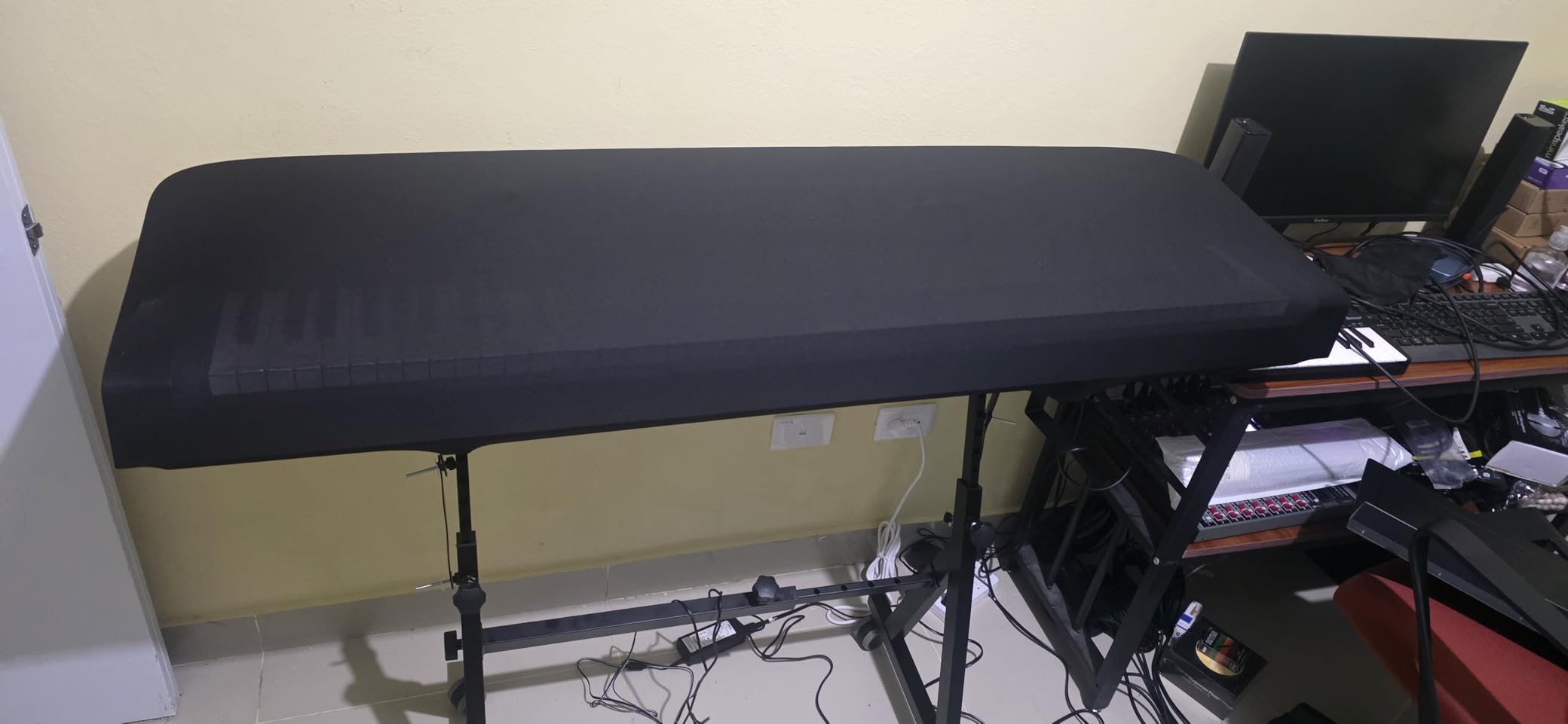 Yamaha DGX-670B 88-Key Weighted Digital Piano, Black with Sustain Foot Switch and Music Rest Included customer photo 2