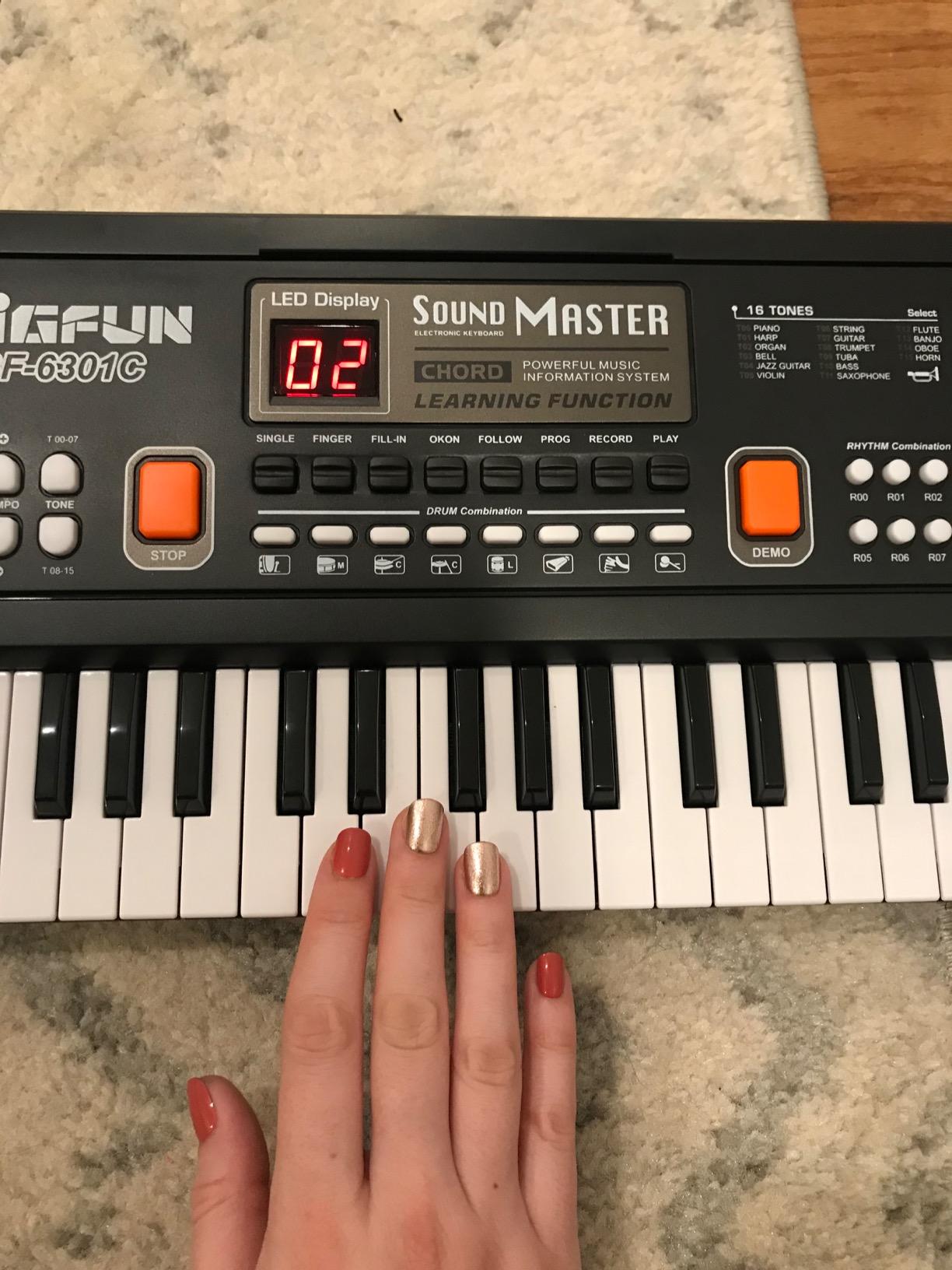 Kids Piano, 61 Keys Electronic Piano Keyboard with Microphone Musical Toy customer photo 2
