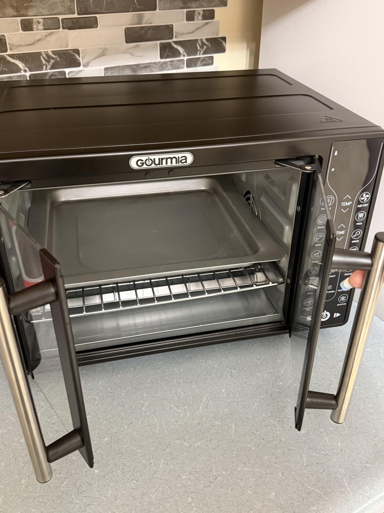 Gourmia French Door Air Fryer Toaster Oven - 6-Slice, FryForce 360, 17 Presets customer photo 2