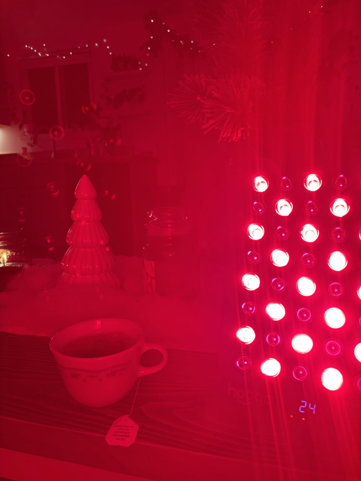 Hooga Red Light Therapy Panel Device - 660nm Red & 850nm Near Infrared Light Therapy, LED Light Therapy Lamp for Face & Body, 40 LEDs, Timer, Adjustable Stand - HG200 customer photo 1