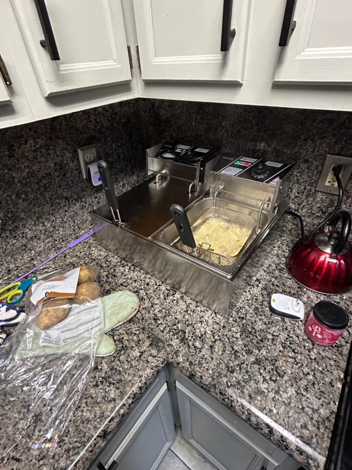 Commercial Deep Fryer, 3400W Electric Deep Fryers with 2x6.35QT Baskets, 0.8mm Thickened Stainless Steel Countertop Oil Fryer 20.7QT Large Capacity with Lids Temperature Controller (12L) customer photo 2