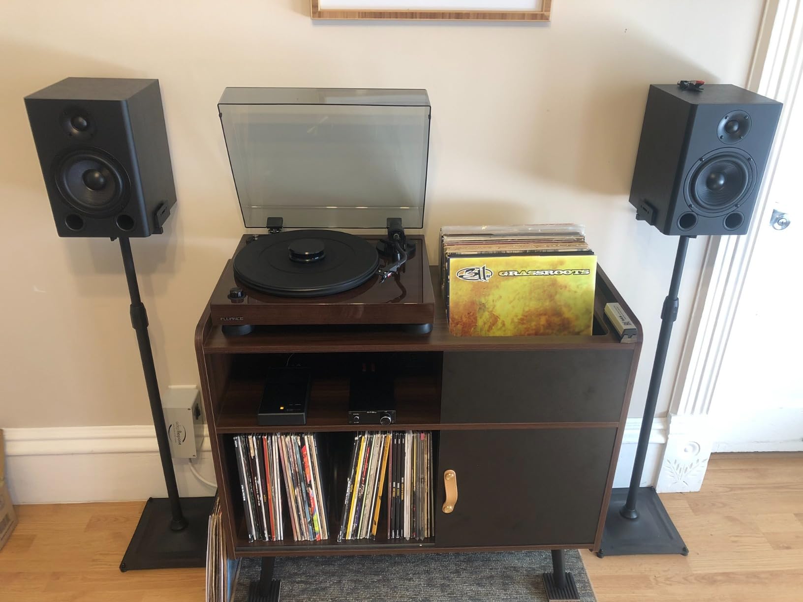 Fluance RT82 Reference High Fidelity Vinyl Turntable Record Player with Ortofon OM10 Cartridge, Speed Control Motor, High Mass MDF Wood Plinth, Vibration Isolation Feet - Piano White customer photo 1