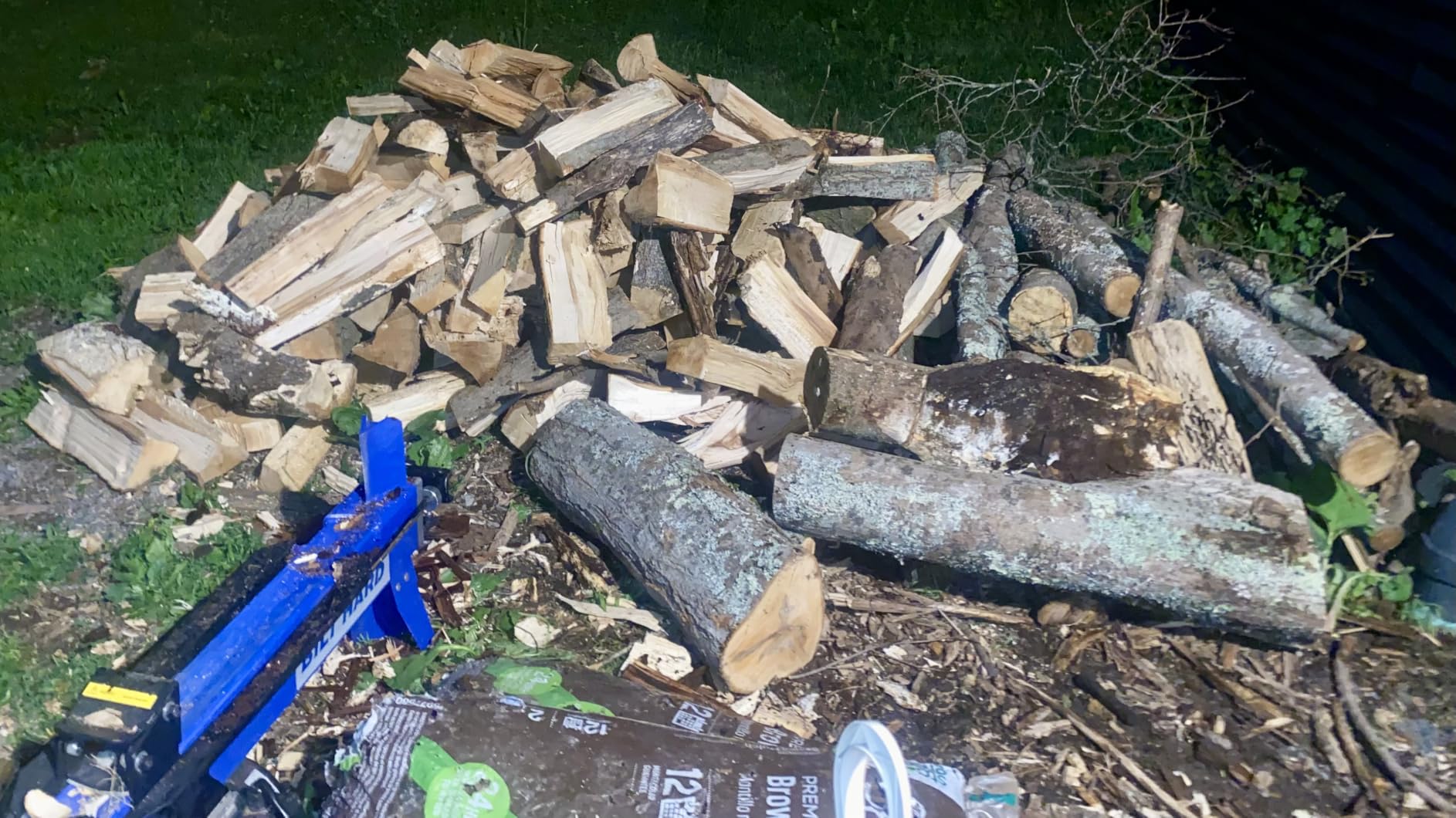 BILT HARD Log Splitter 6.5 Ton, Wood Splitter Electric Powered 15Amp, with Hydraulic Ram customer photo 2
