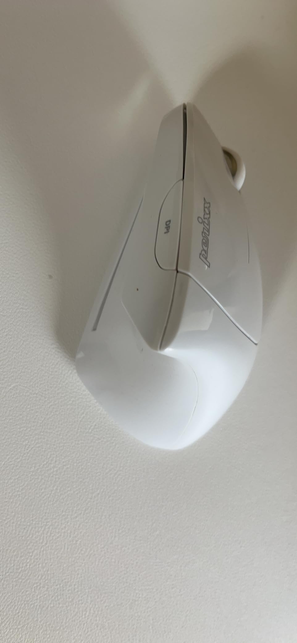 Perixx PERIMICE-713W Wireless Ergonomic Vertical Mouse - 2.4G Spec with USB Receiver - On/Off Switch - 6 Buttons Right Handed Design - White customer photo 2