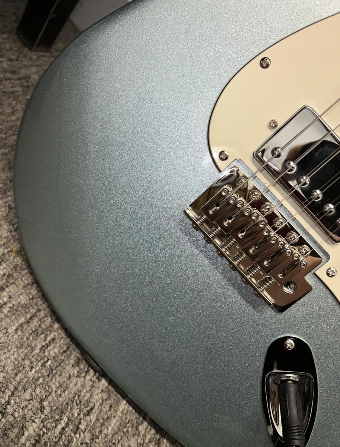 Donner DST-152R Electric Guitar Kit for Adults from Beginners to Advanced | HSS Pickup Coil Split, Full-size Solid Body with Amp-Headphone Jack, Complete Starter Accessories, Metallic Ice Blue customer photo 1