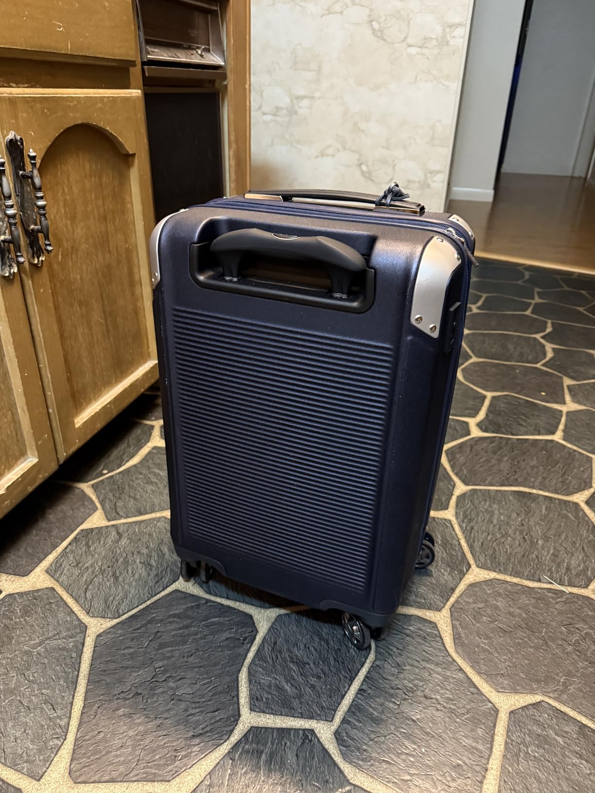 Travelpro Platinum Elite Hardside Expandable Carry on Luggage, 8 Wheel Spinner, TSA Lock, Hard Shell Polycarbonate Suitcase, Vintage Grey, Carry on 21-Inch customer photo 1