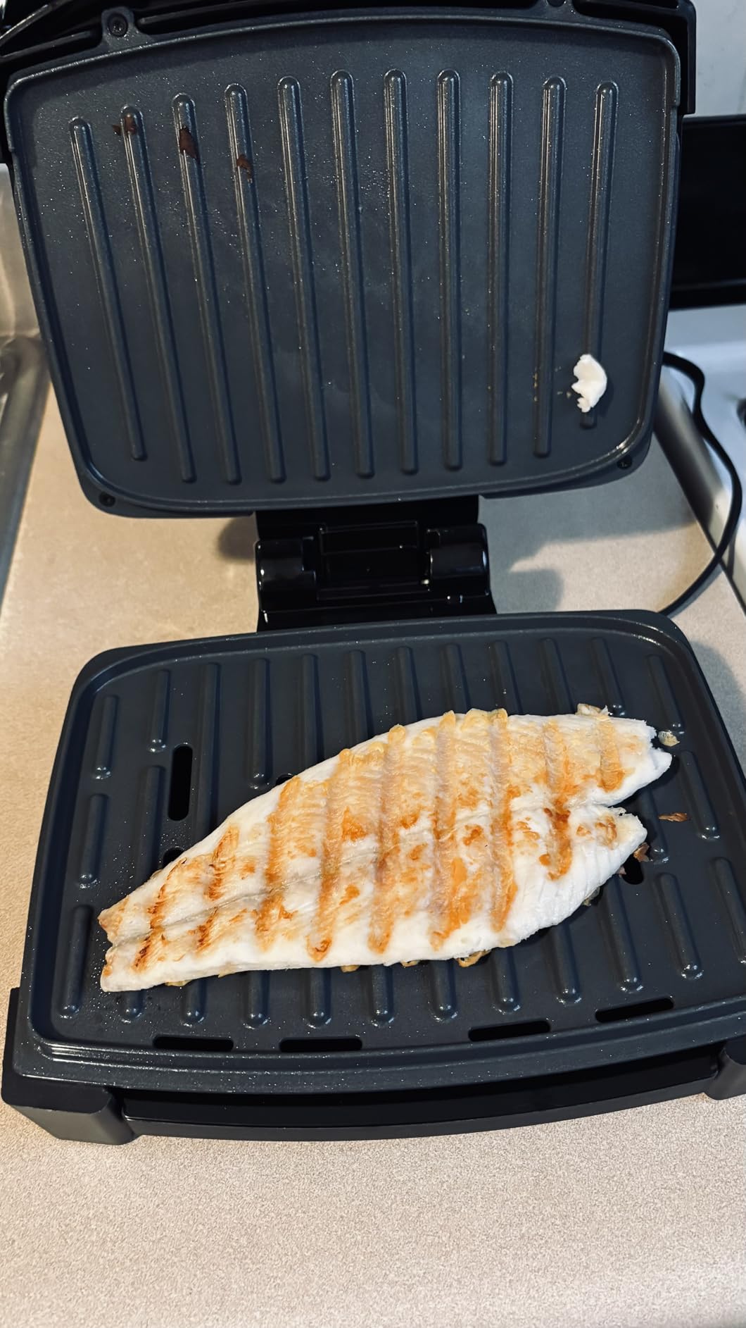 George Foreman Fully Submersible 4-Serving Grill, Dishwasher-safe with Fast Preheat, Adjustable Hinge and Durable Nonstick Coating customer photo 2