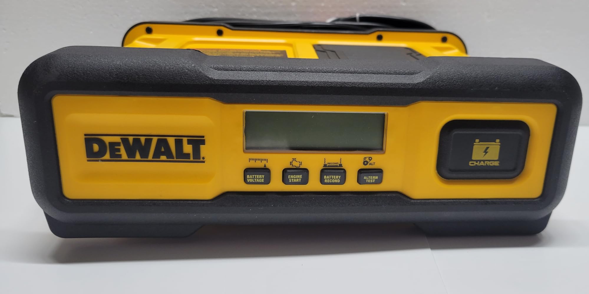 DeWalt DXAEC100 30 Amp Battery Charger, for Vehicles | 100 Amp Engine Start, 30 Amp Charger, 3 Amp Maintainer customer photo 2